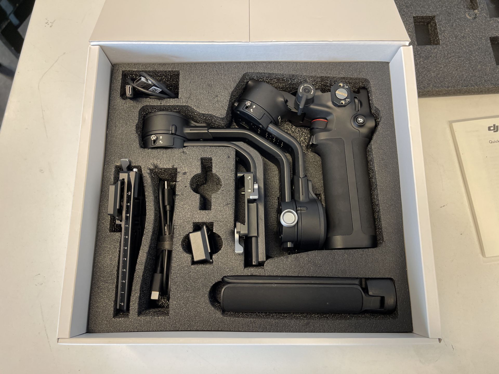 DJI RSC 2 Ronin Handheld Gimble Complete with Accessories & Case (RRP £400) - Image 4 of 9
