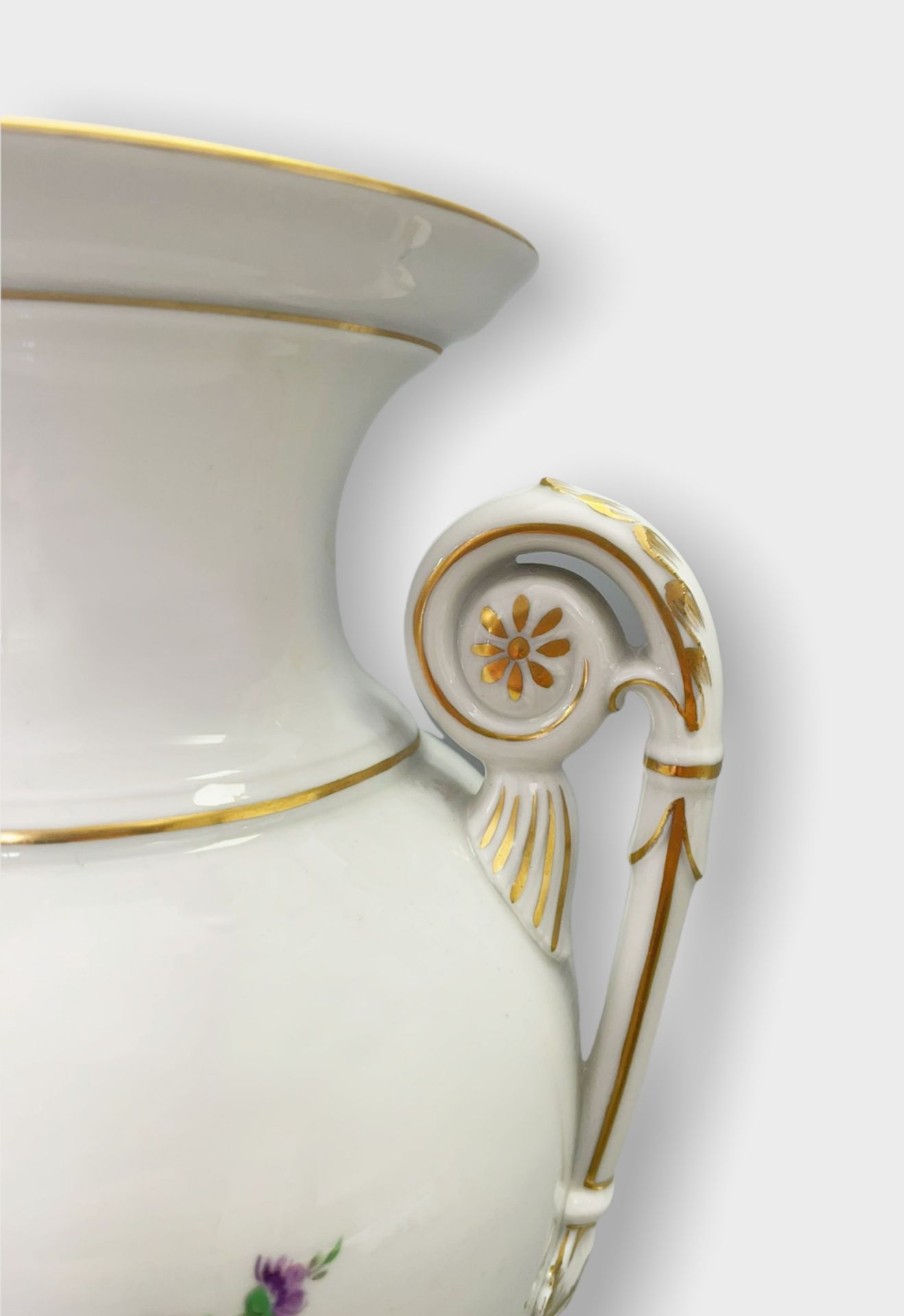 Meissen, Henkelvase mit Blumenbouquet-Motiv - Bild 7 aus 13