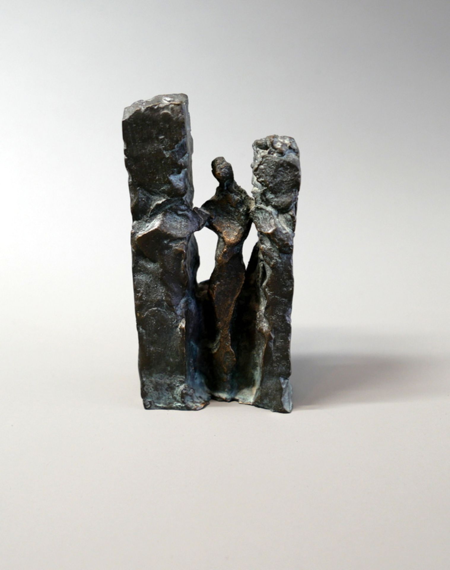 Abstrakte Bronzefigur - Bild 2 aus 4