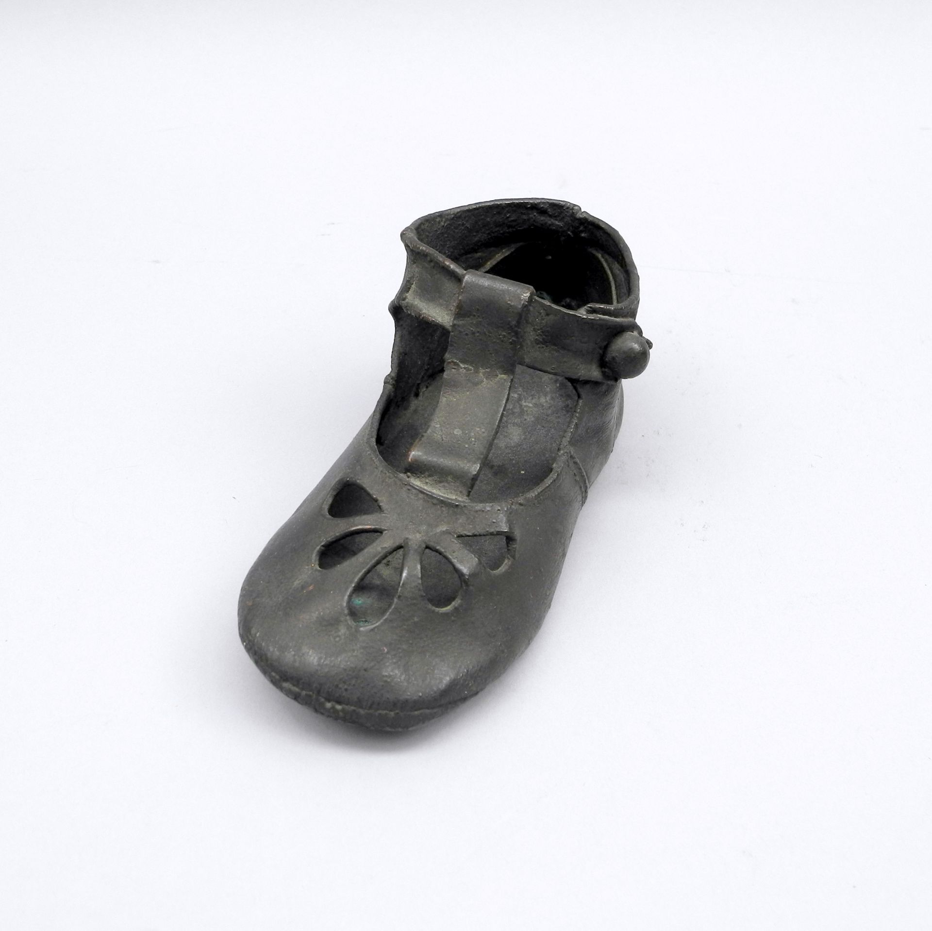 Bronze Kinderschuh - Image 2 of 2