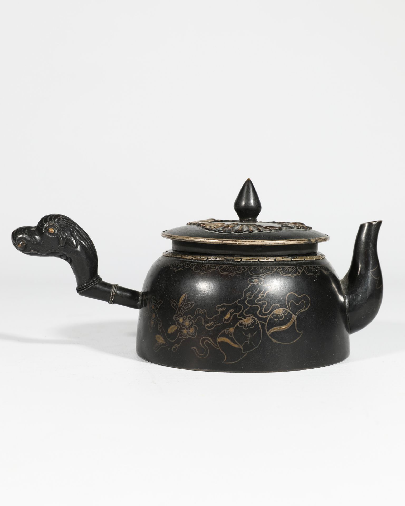 Teapot with metal inlays late Qing Dynasty, with bats and peaches - Bild 3 aus 5