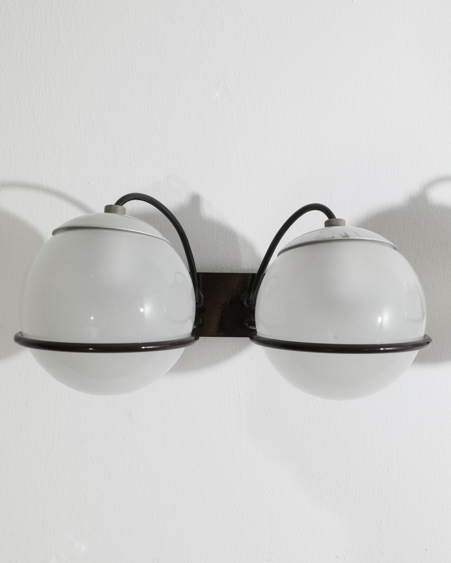 Gino Sarfatti, Arteluce, 2 Wall Lamps Model 237/2 - Image 3 of 4
