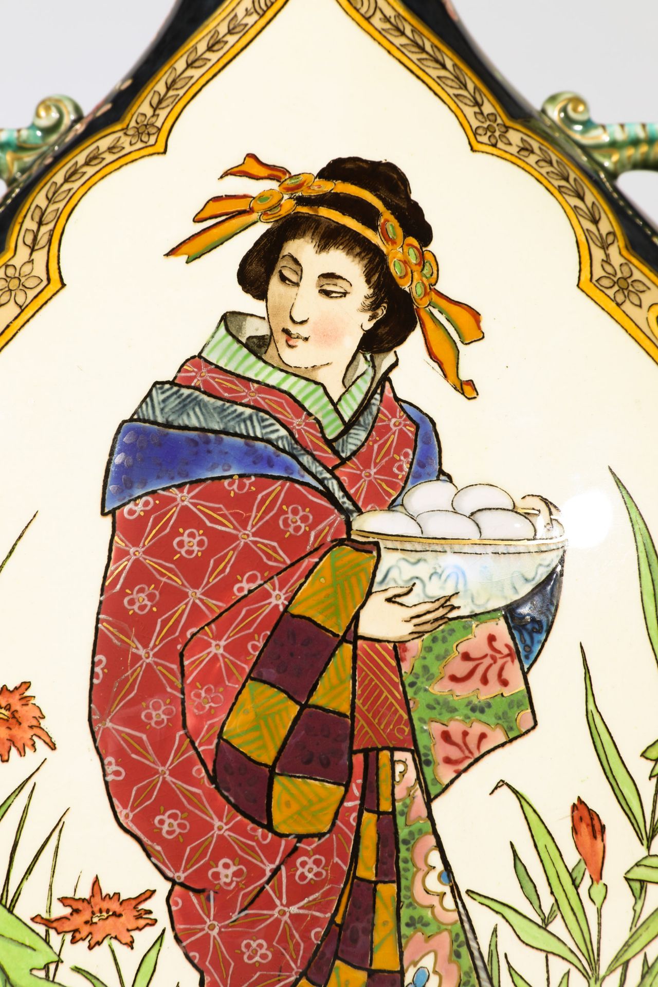 Large handled Vase with woman wearing Kimono and chicken - Bild 6 aus 7