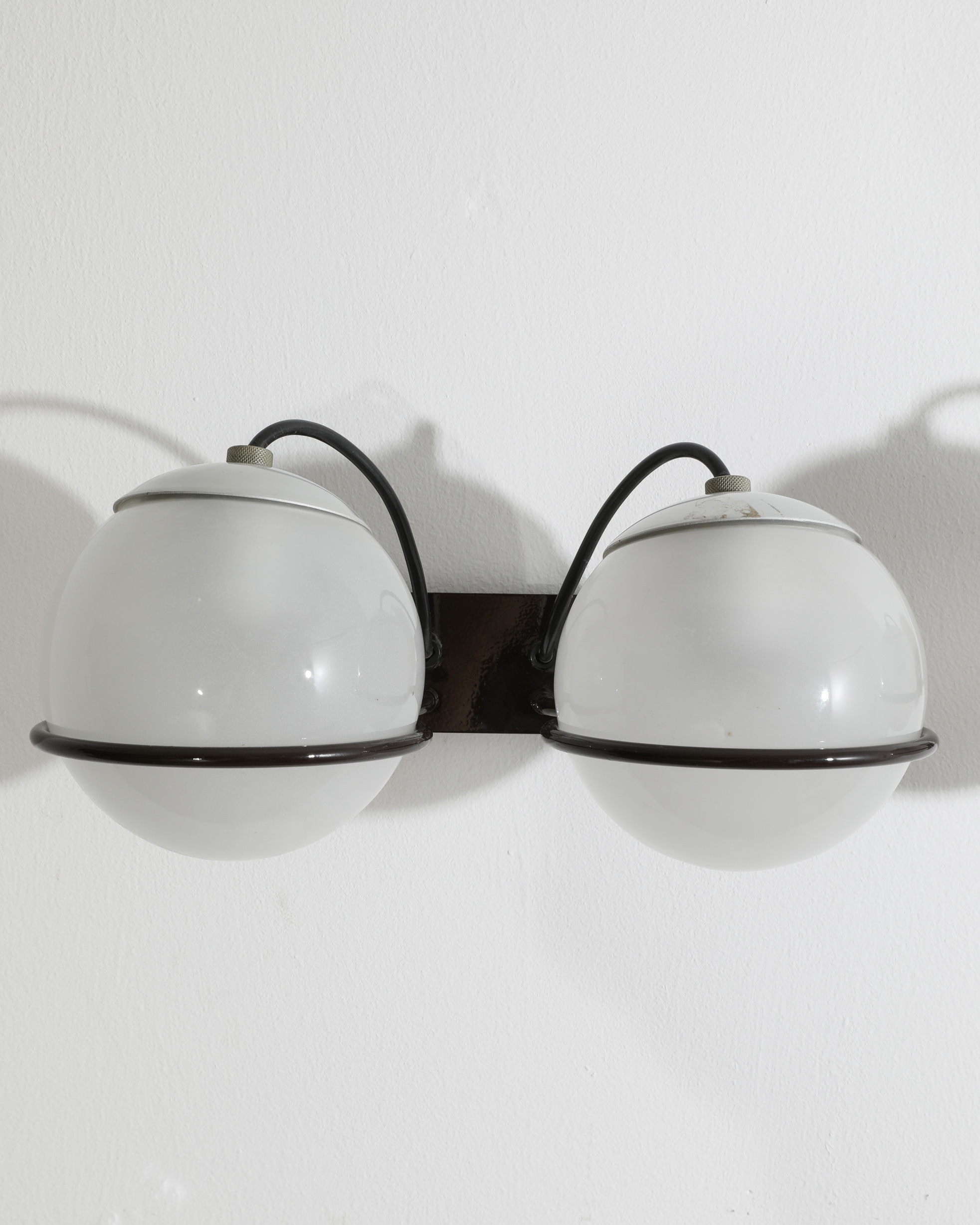 Gino Sarfatti, Arteluce, 2 Wall Lamps Model 237/2 - Image 4 of 4
