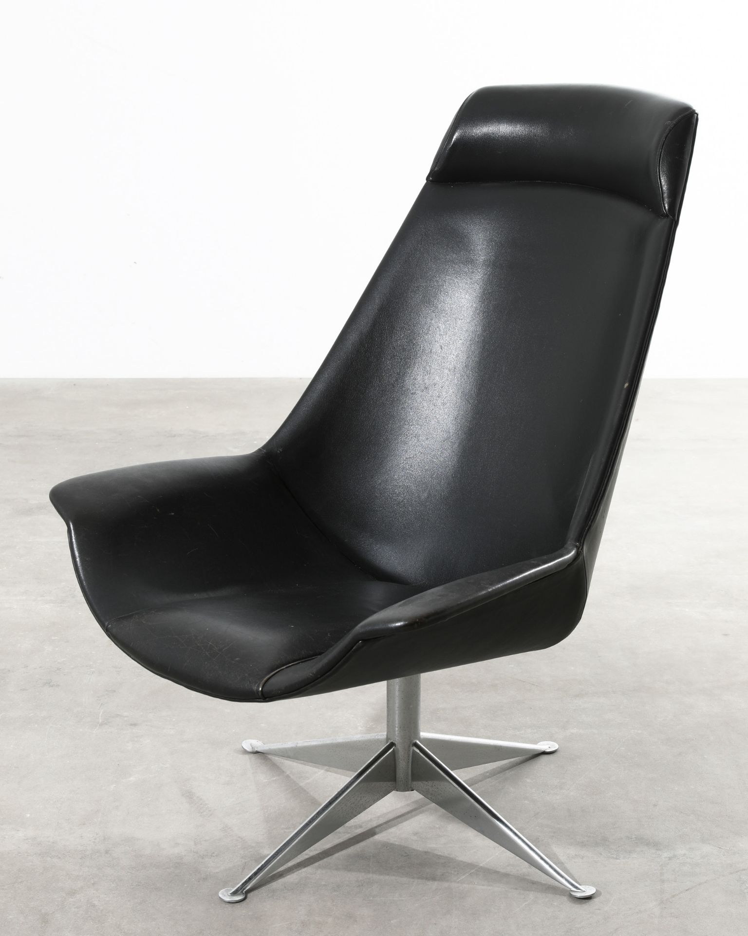 Poul M. Jensen, 1960s swivel Lounge Chair