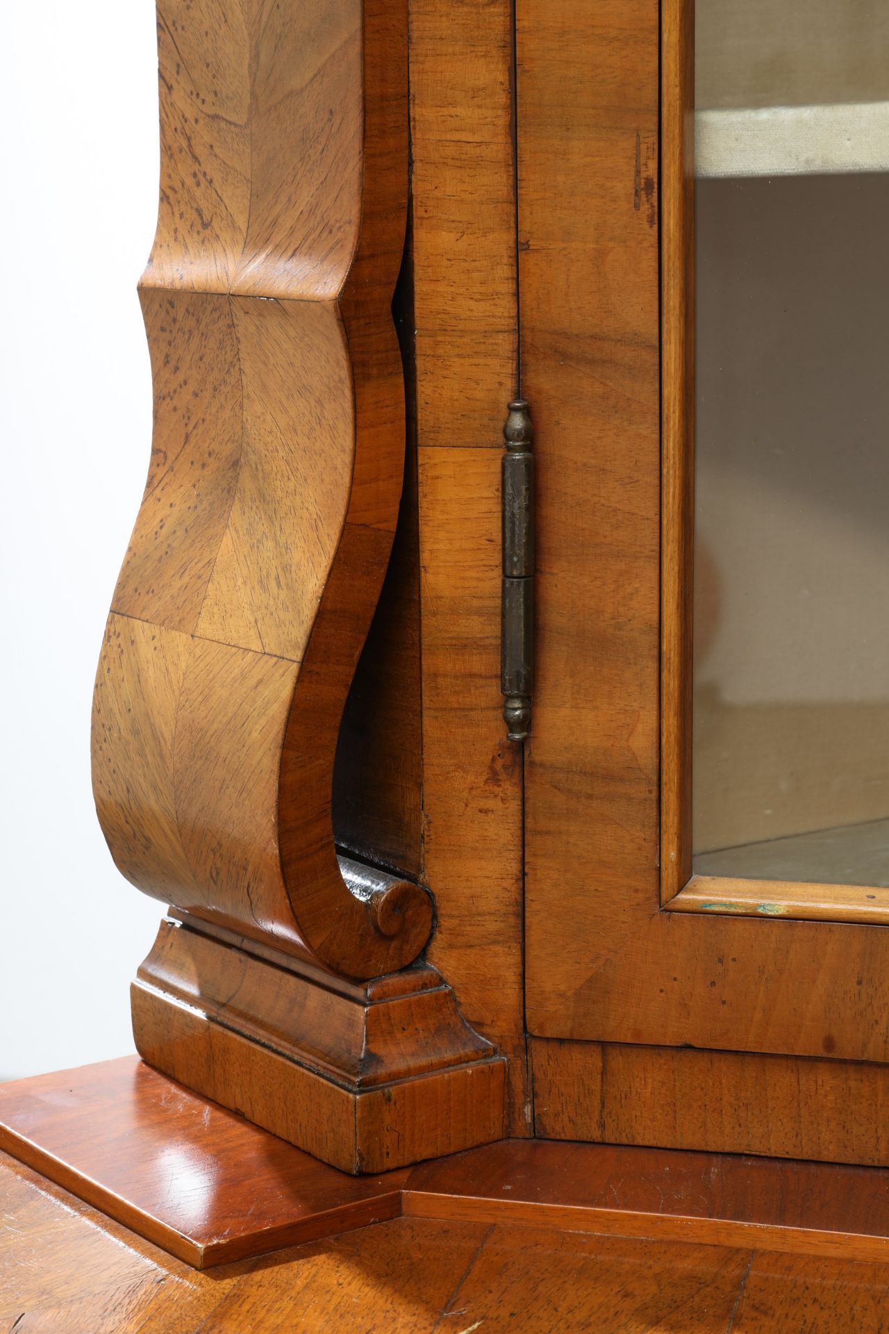 Rokoko Corner Cabinet with inlaid decoration - Bild 3 aus 13