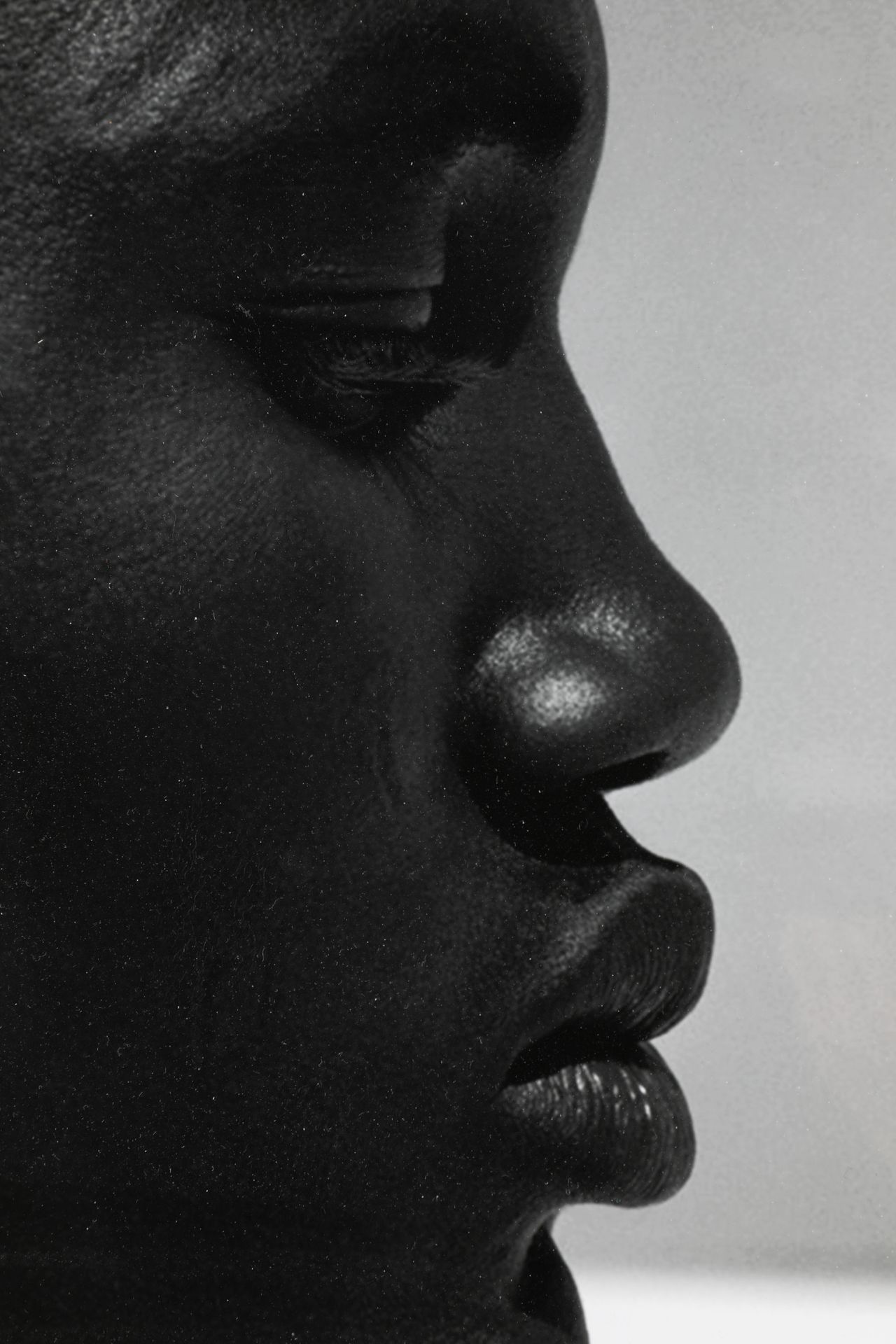 Herb Ritts, Darati, Profile, Africa. 1993. Gelatin silver print. - Bild 3 aus 3