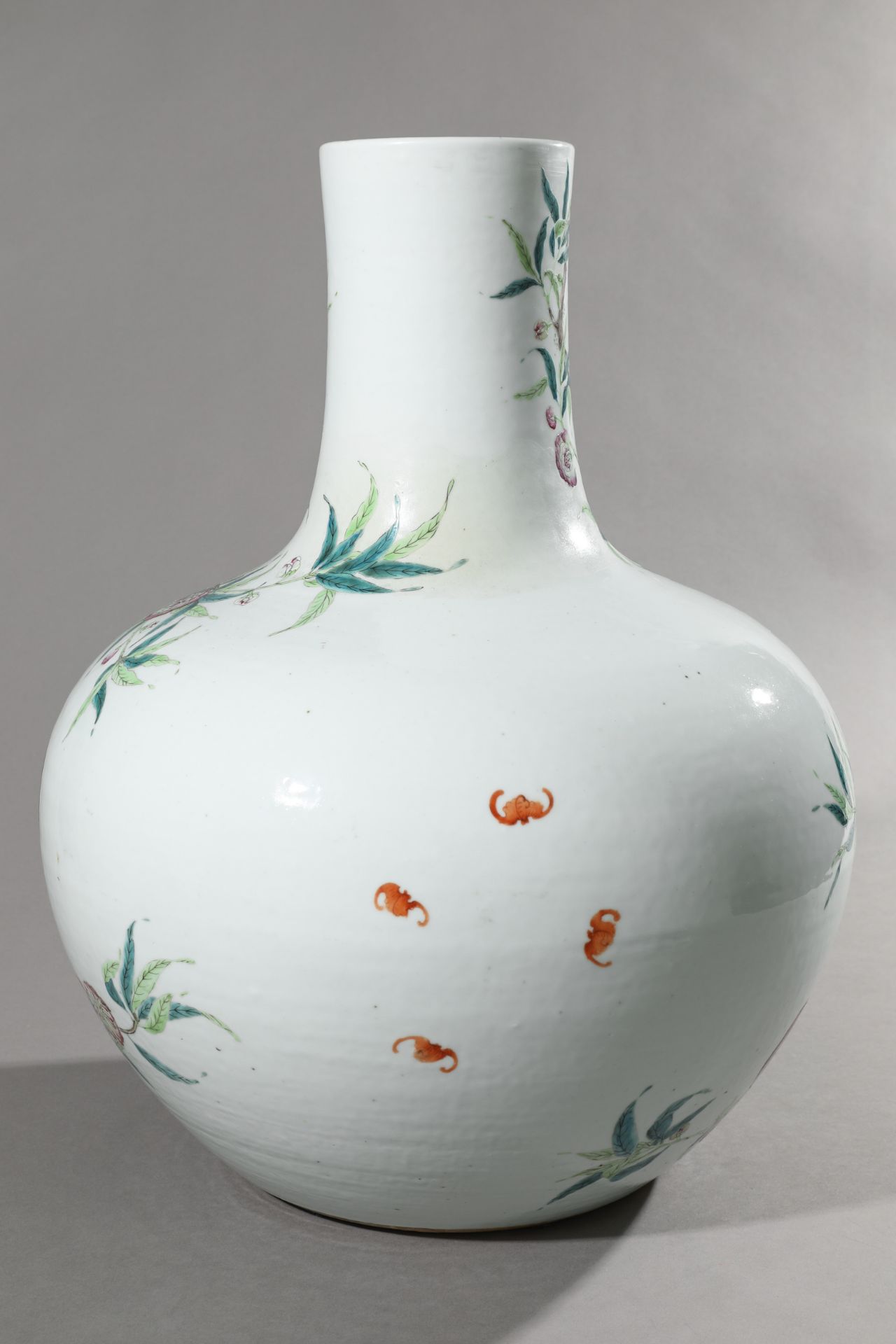 Large Famille Rose Nine Peaches Vase Qianlong Qing - Bild 3 aus 6