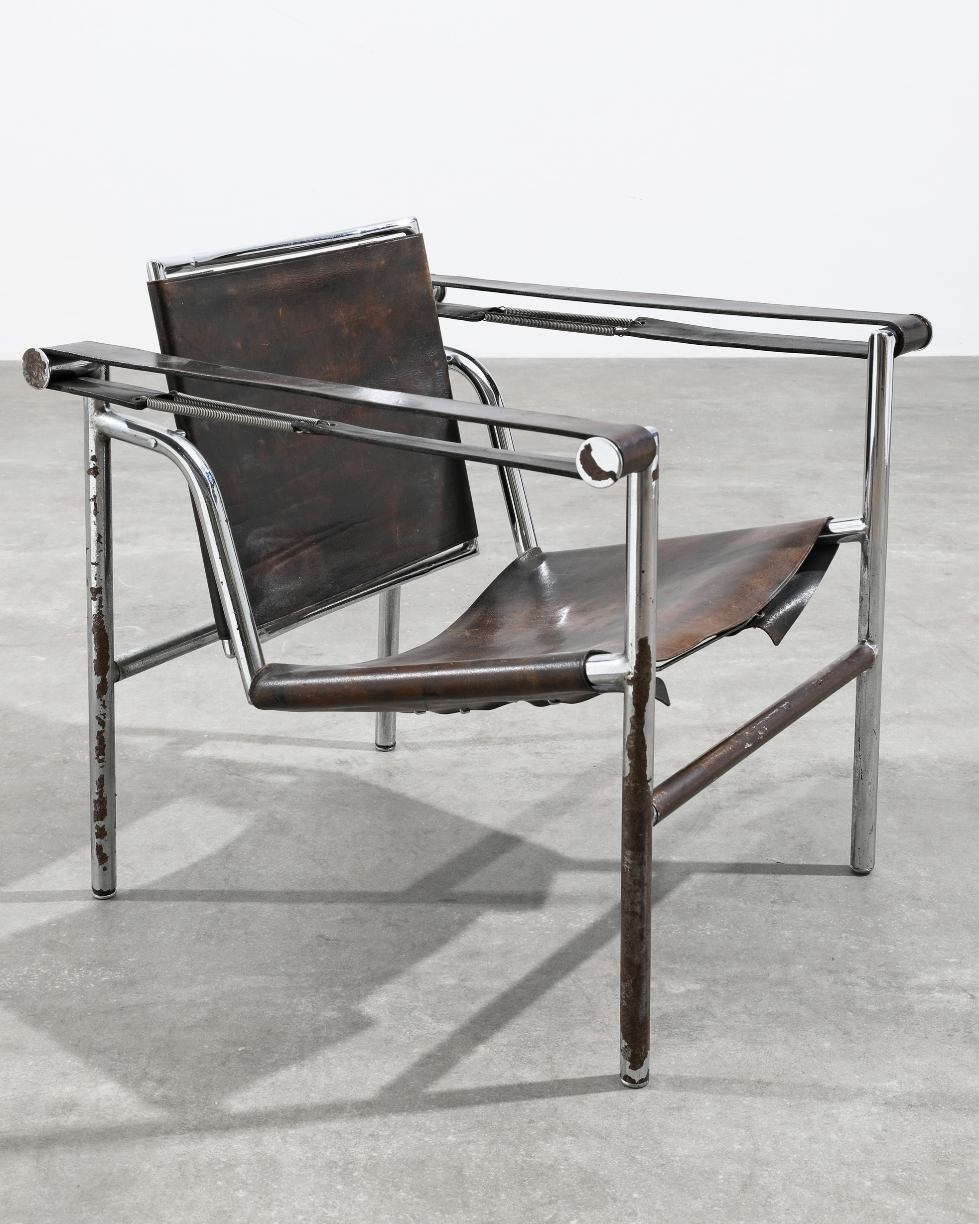 Le Corbusier & Jeanneret & Perriand, Easy Chair B301 - Image 2 of 4