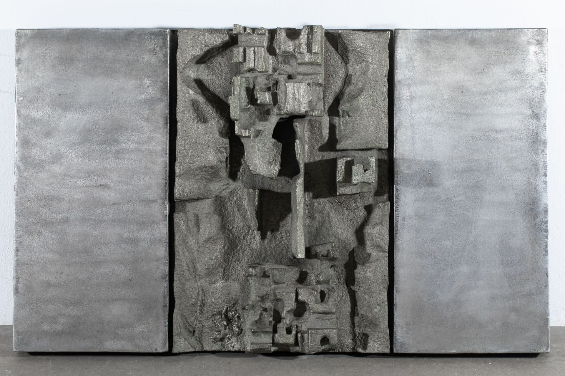 Helmut Lander*, Abstrakte Formen, Skulptur/ Relief aus Metall - Bild 2 aus 4