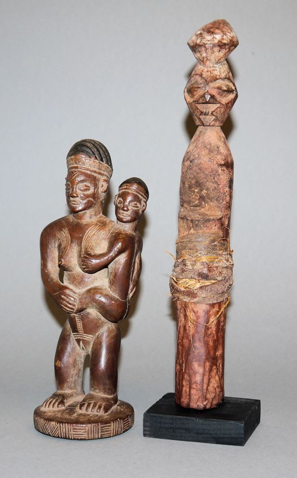 Maternité "Cisola Hamba" der Chokwe und Kraftfigur "Biteki" der Yaka, Kongo