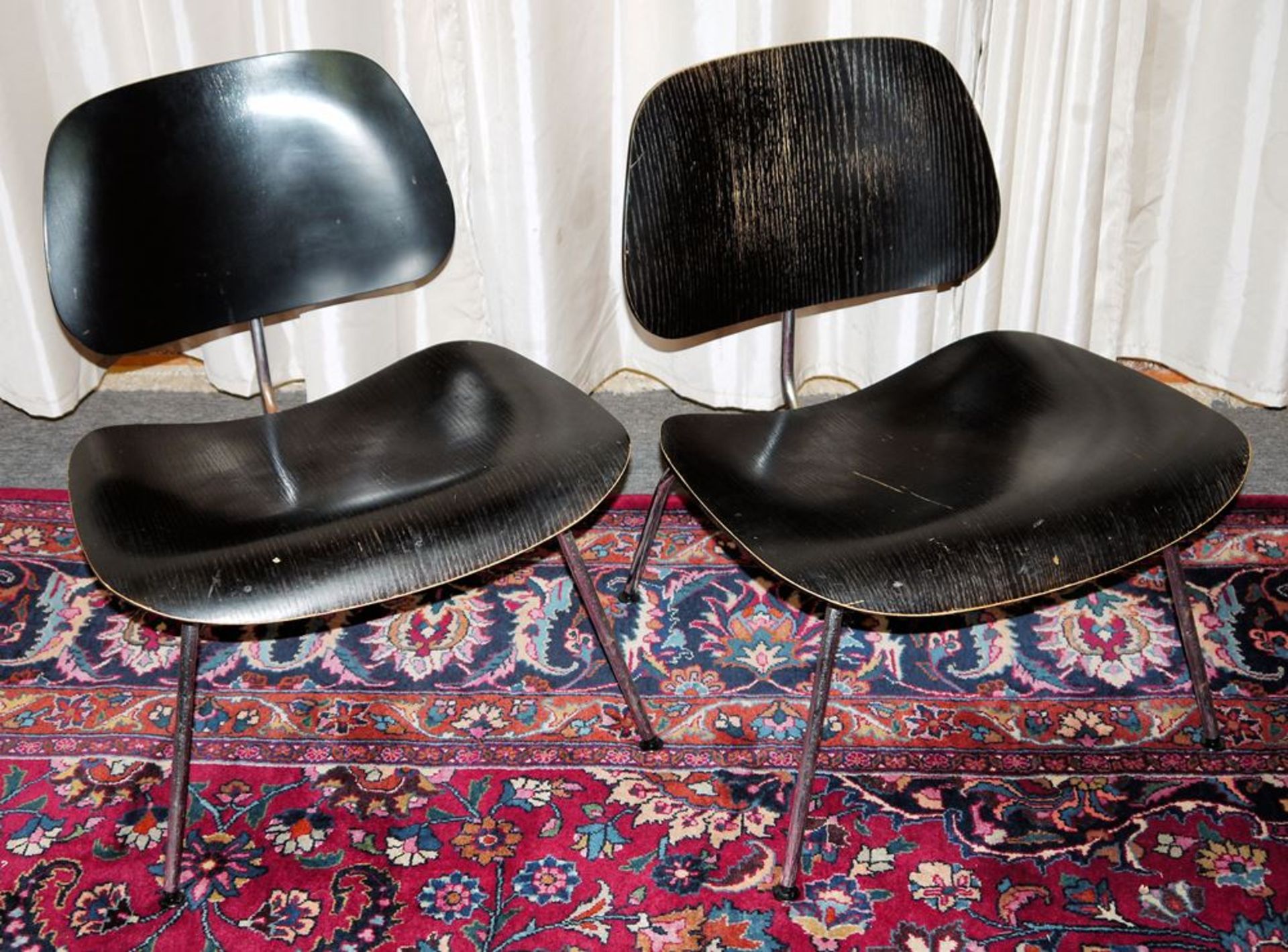 Charles Eames, zwei Stühle der "Plywood Group", Modell DCM für Herman Miller Collection, USA um 195