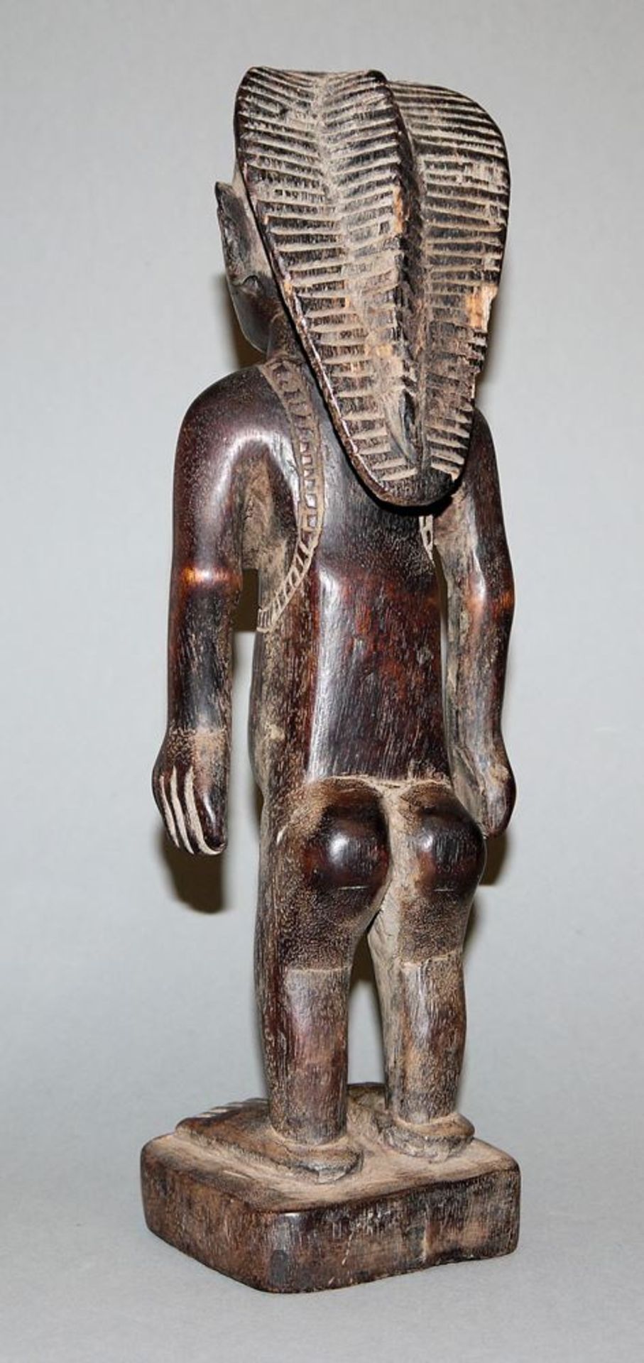 Weibliche Ahnenfigur der Ovimbundu, Kongo - Bild 2 aus 2