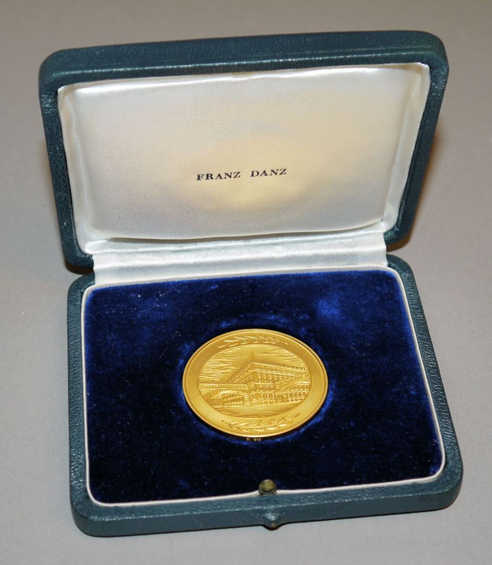 Goldmedaille "Deutsche Bank". 980/000 GG, 50,2 g