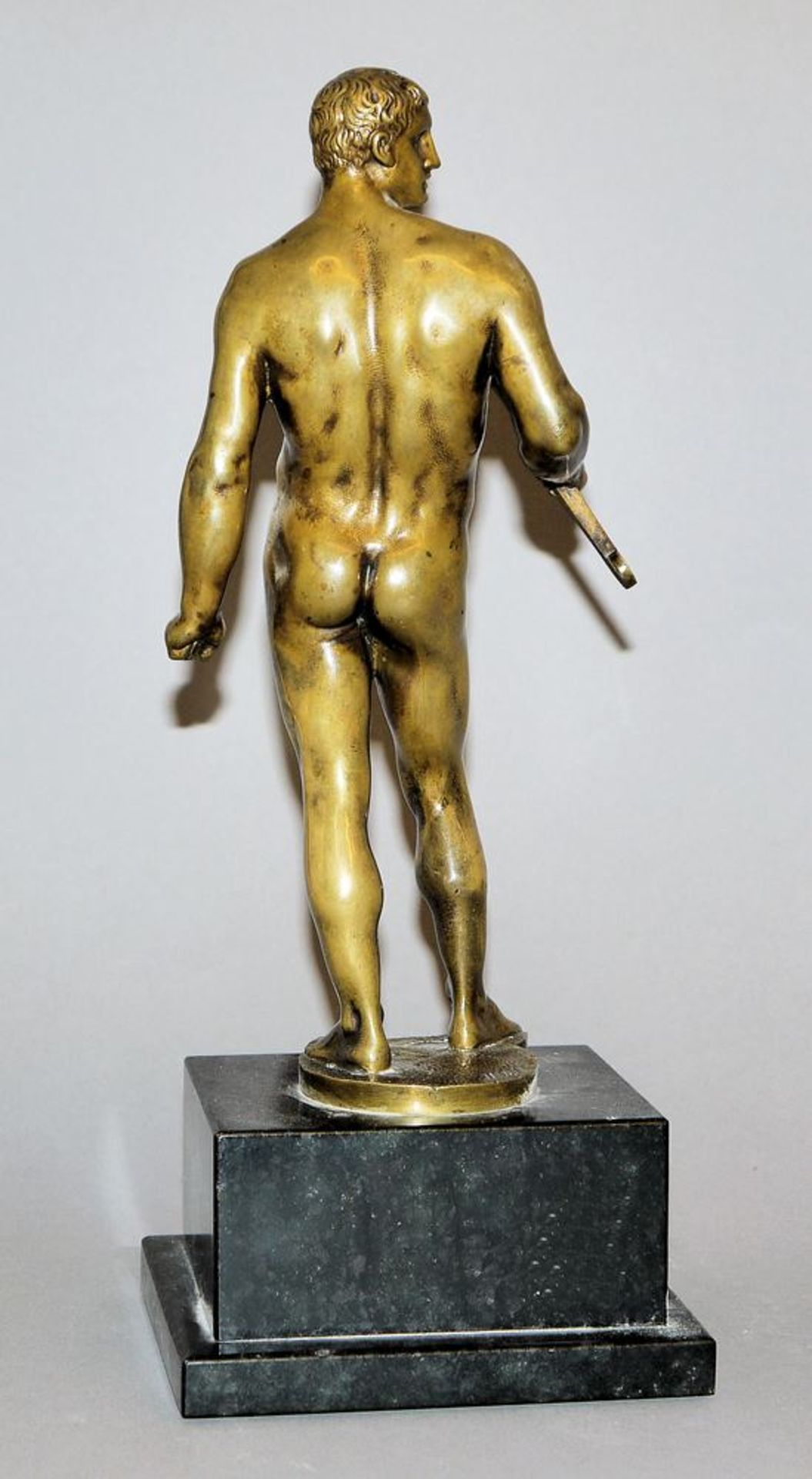 Hermann Volz, Bronzeplastik Männlicher Akt mit Kurzschwert, signiert - Image 2 of 2