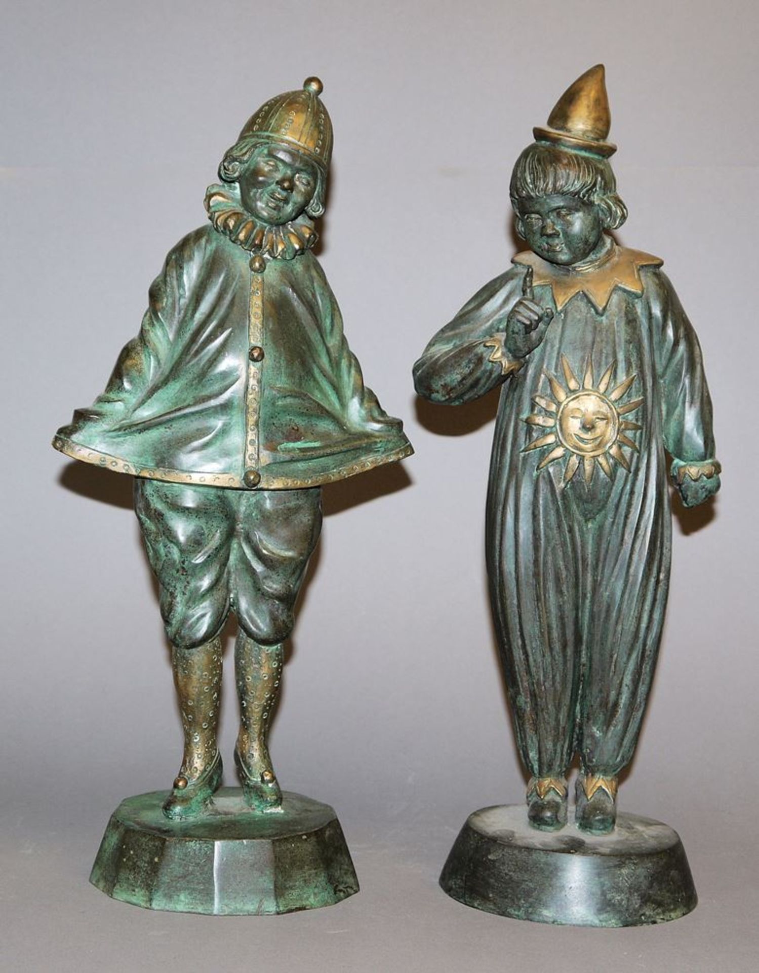 Zwei Bronzeplastiken Harlekine