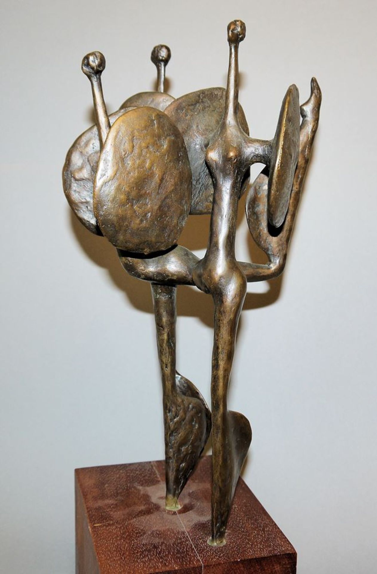 Bildhauer um 1950/60 in der Art des Kenneth Armitage, 3 Tänzerinnen, Bronzeplastik - Bild 2 aus 2