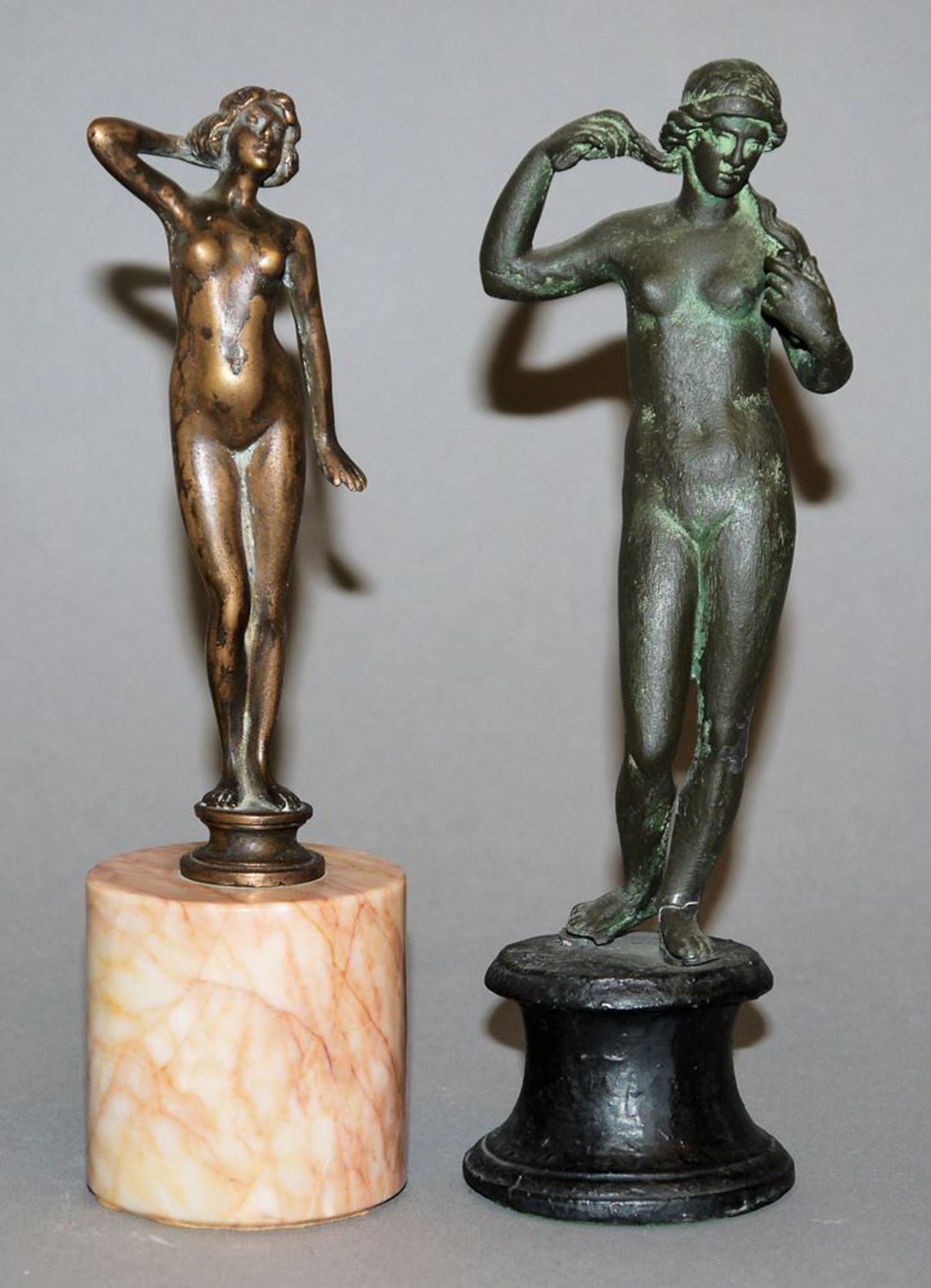 Zwei Frauenakt-Bronzen um 1900