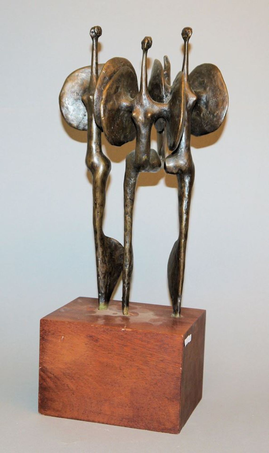 Bildhauer um 1950/60 in der Art des Kenneth Armitage, 3 Tänzerinnen, Bronzeplastik