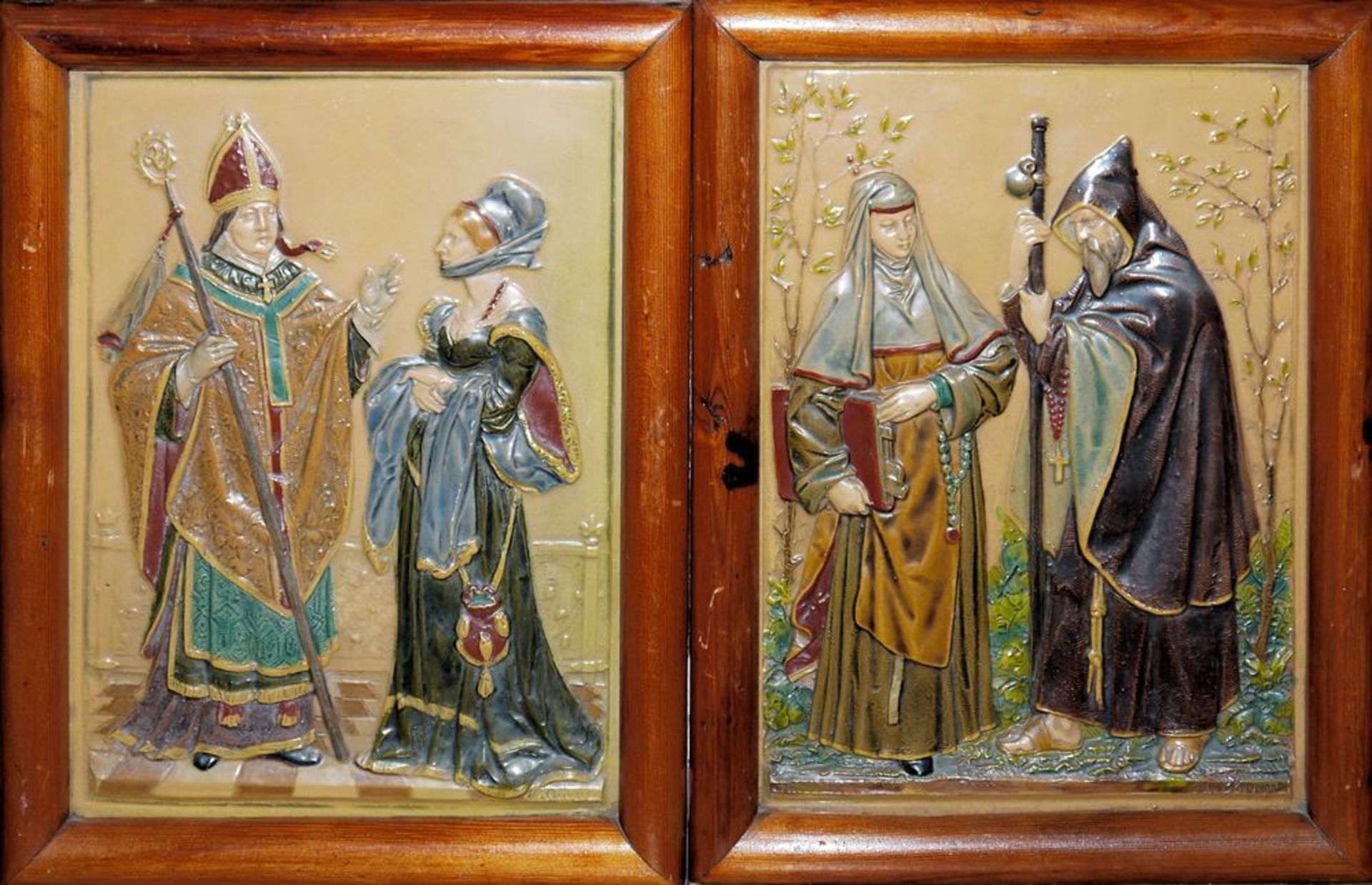 Carl Börner, Paar historistische Keramik-Reliefs Bischof und Edeldame sowie Nonne und Mönch, Robert