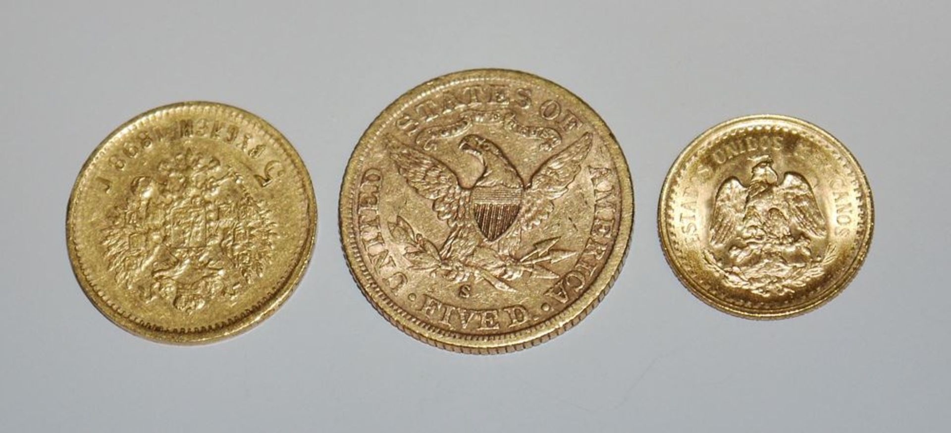 Three gold münzen 5 dollars, USA 1902, 5 roubles, Russia 1898 and 2 1/2 pesos, Mexico 1945 - Image 2 of 2