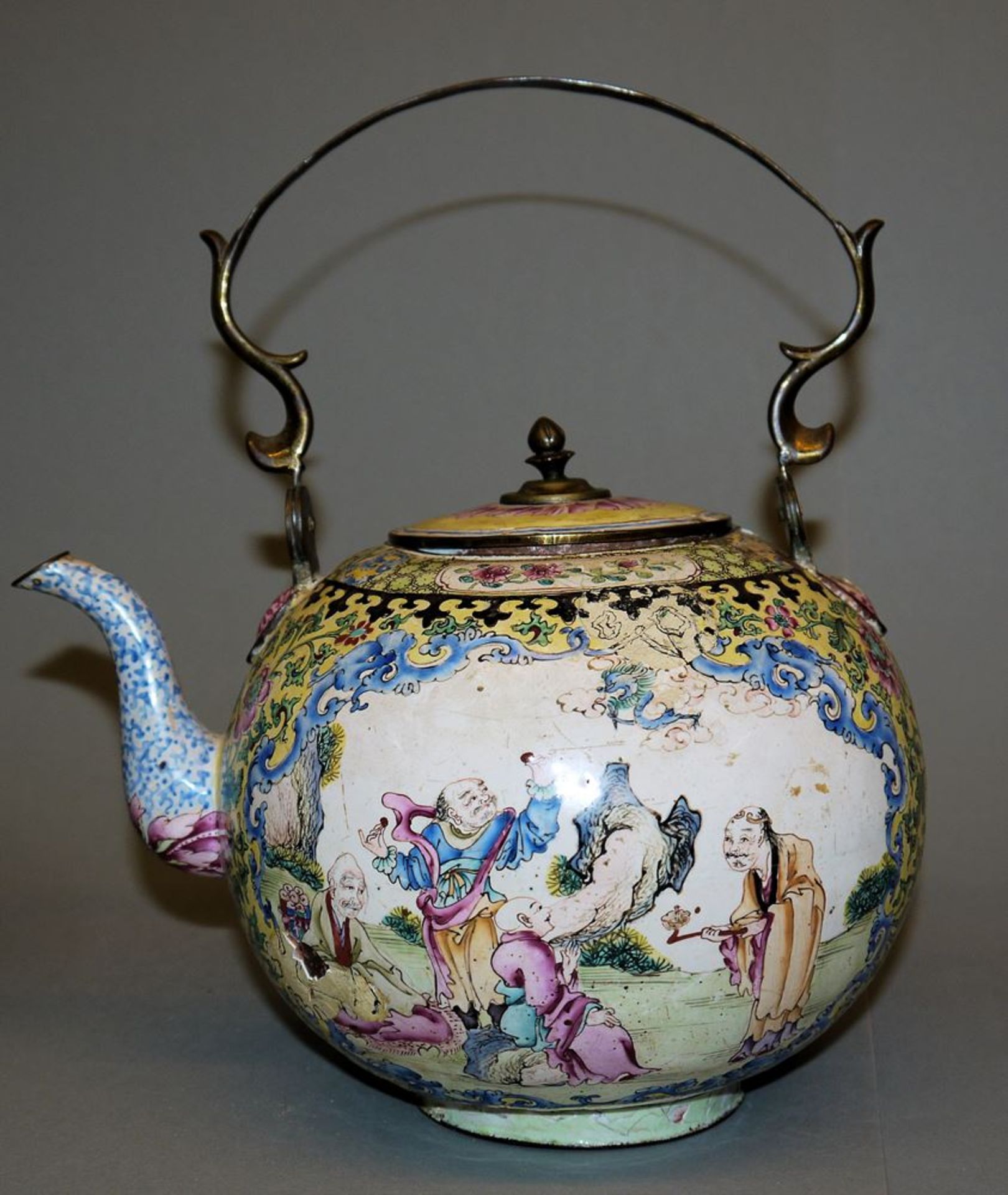 Teapot and two basins, Canton enamel with heavy traces of use, Qianlong period, China 18th century - Image 2 of 4