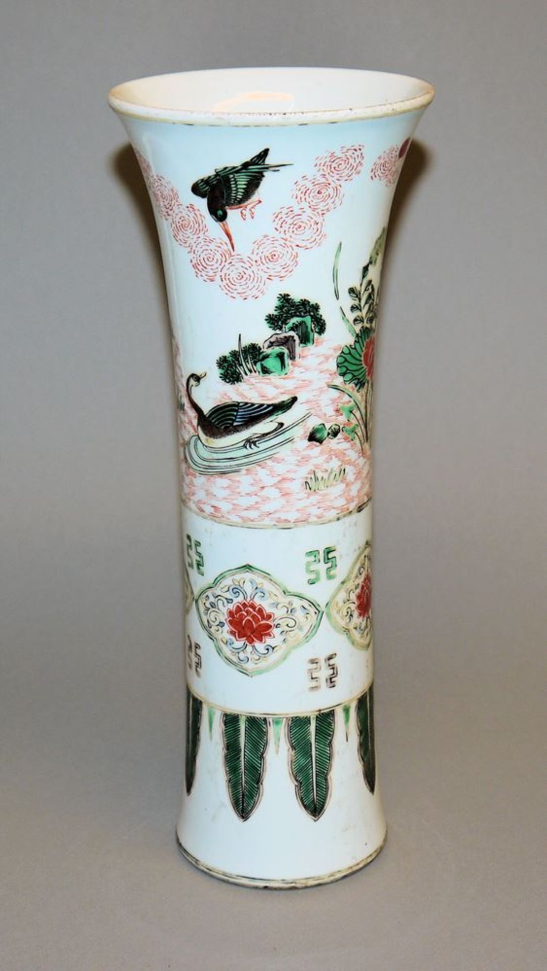 Gu-Vase in famille verte der Qing-Zeit, China 18.-19. Jh.