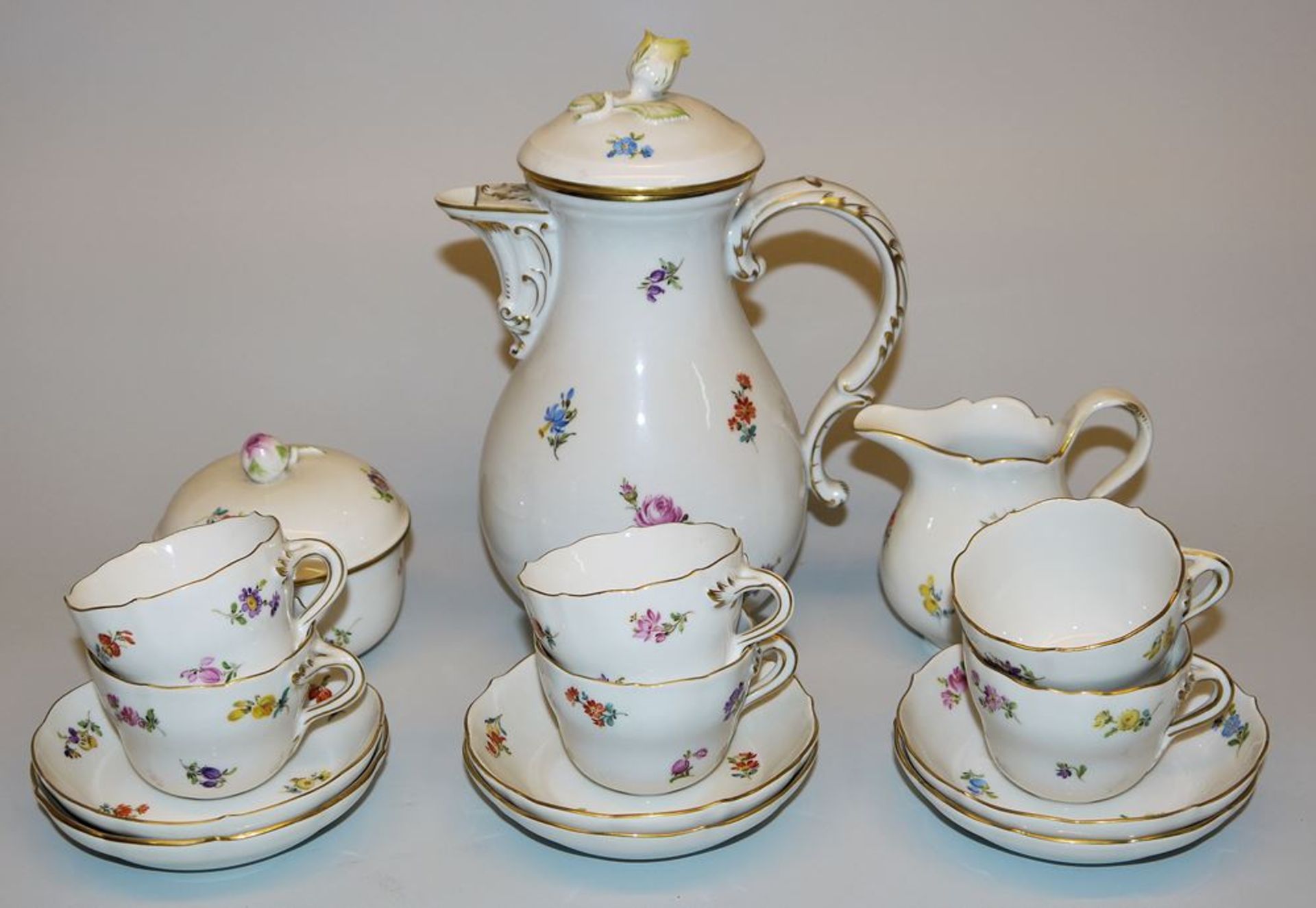 Porcelain mocha service with scattered flowers for 6 persons, Meißen, 1st choice