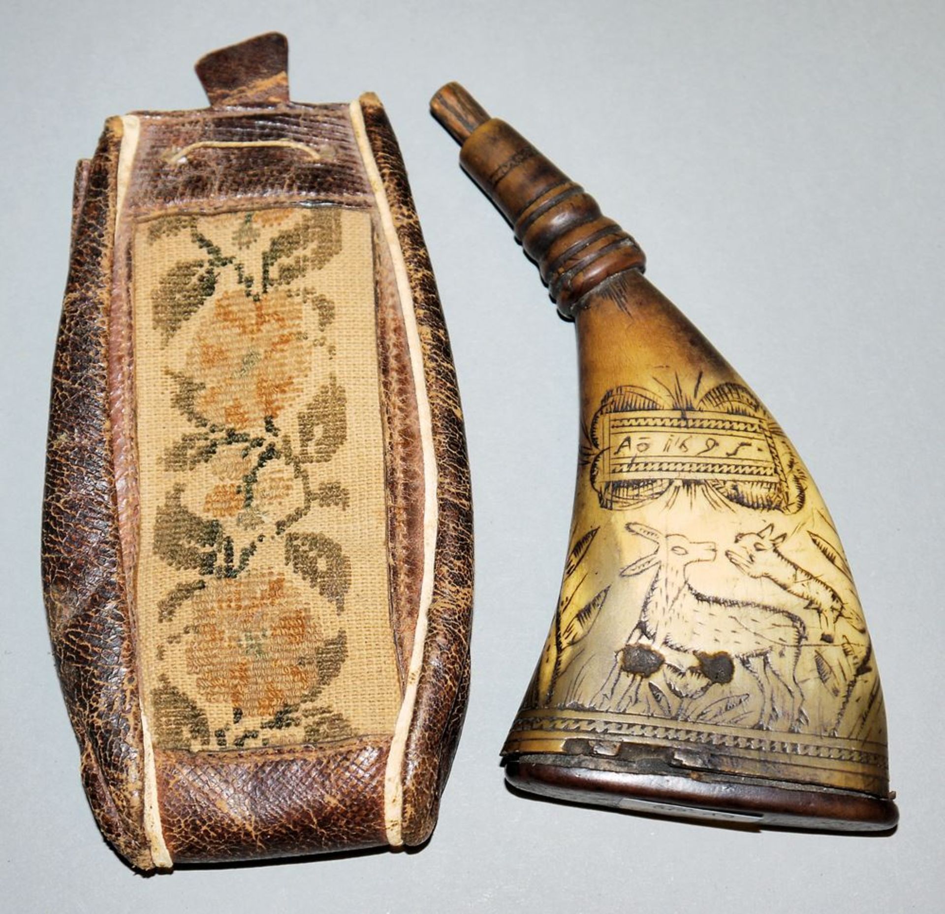 Powder horn and leather börse, 17th-19th c. - Image 2 of 2