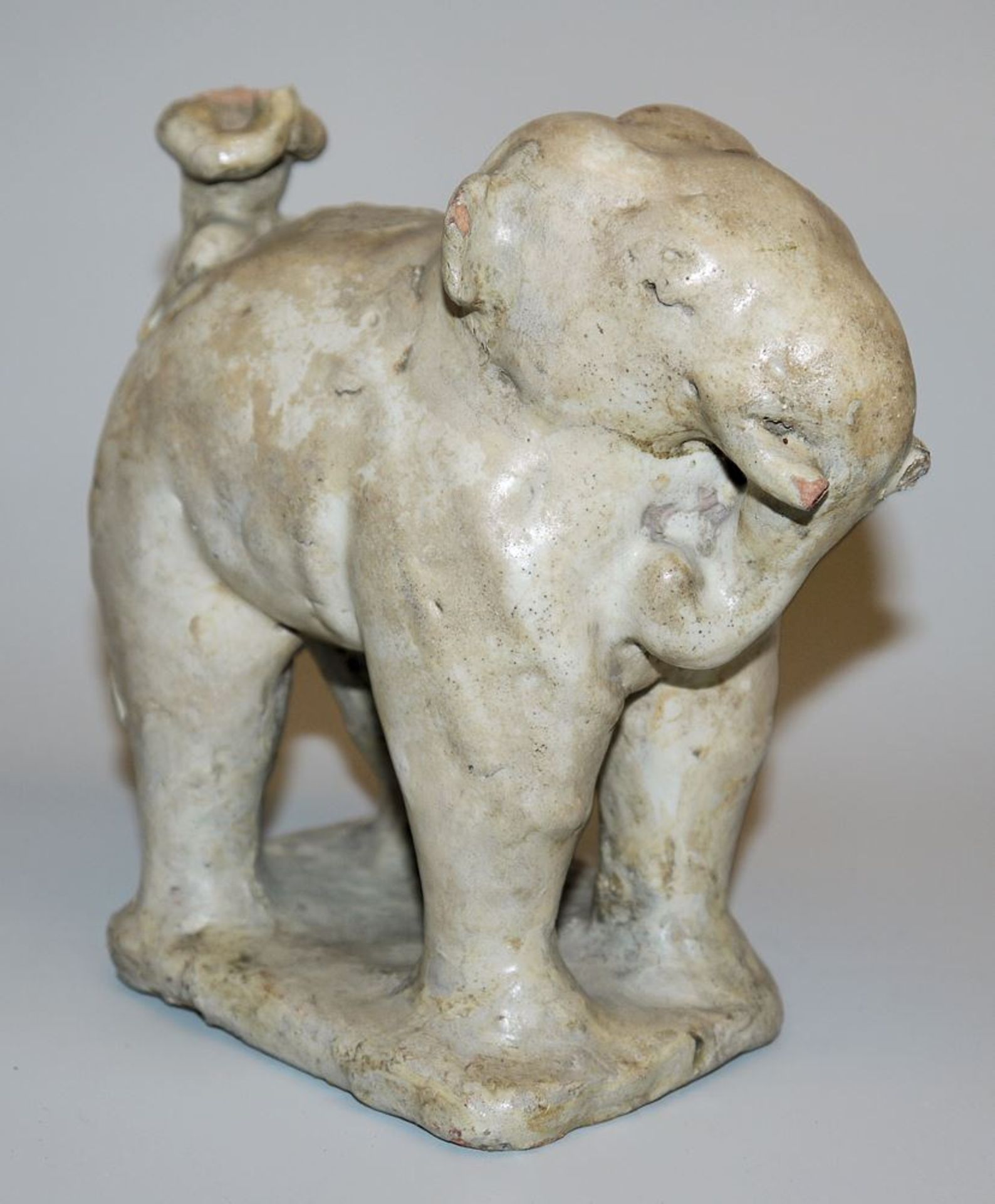 Elefant mit Reiter, Sawankhalok-Keramik, Thailand ca. 14./15. Jh.