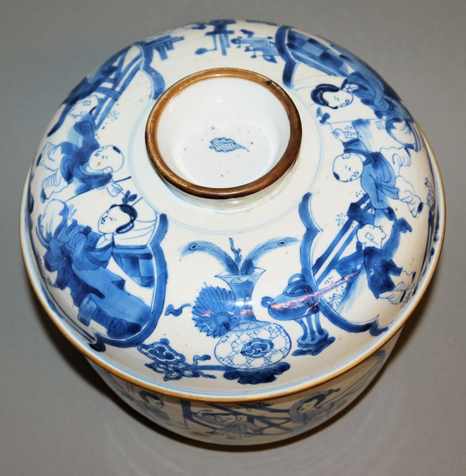 Großer Blauweiß-Speisetopf mit Deckel, Kangxi- oder Guangxu-Zeit, China um 1700 oder 1900 - Bild 4 aus 6