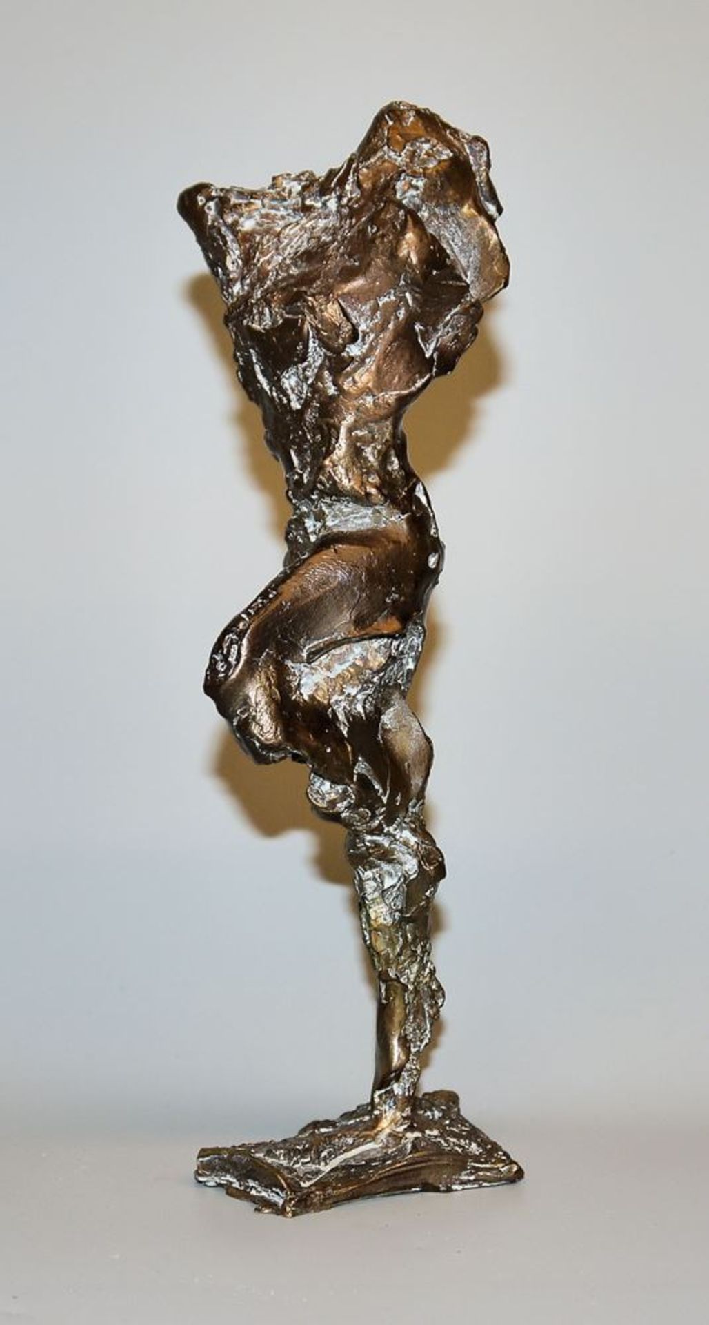 Karlheinz Oswald, Kleine Nike, signed bronze sculpture from (19)97/98, with catalogue