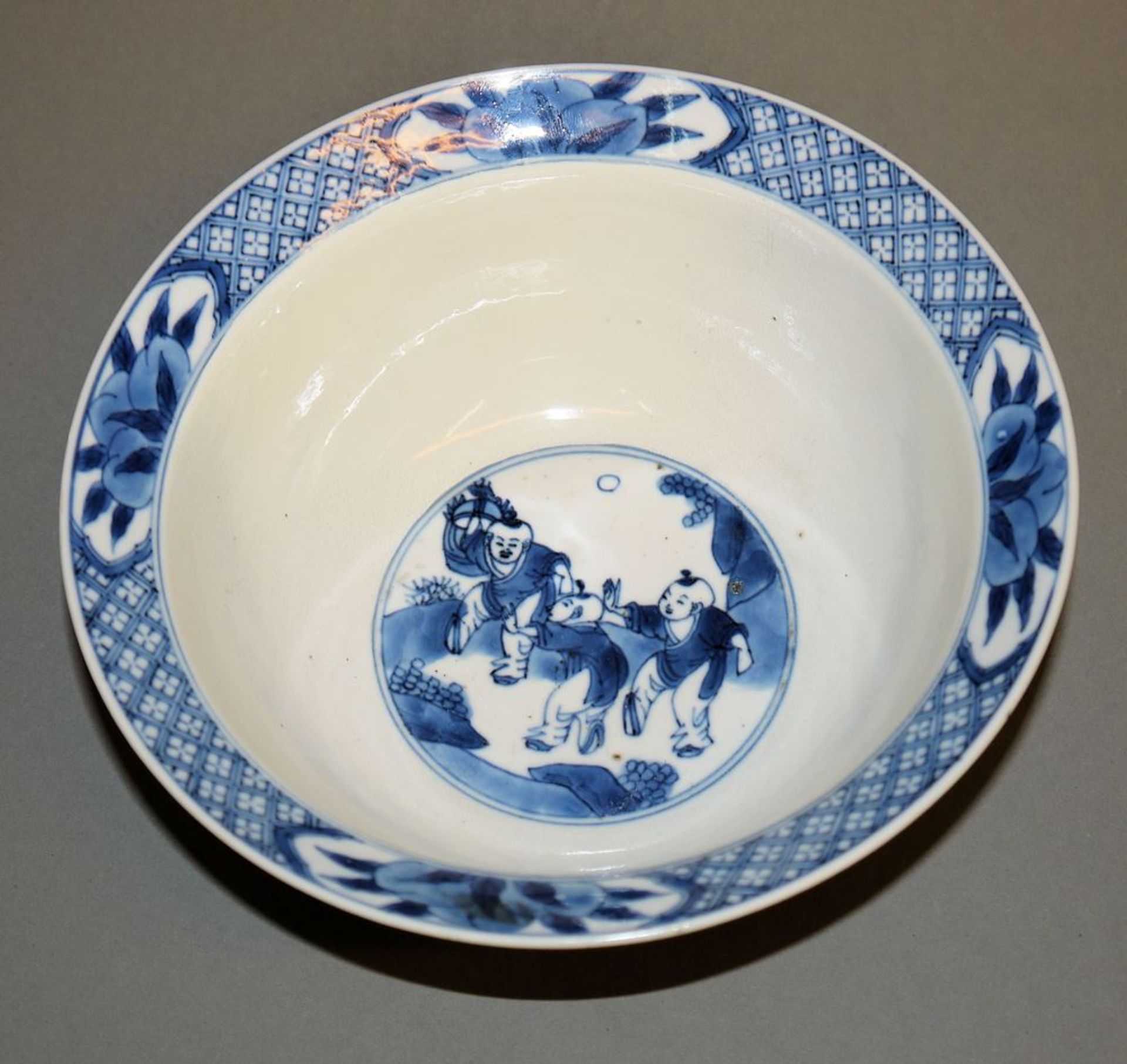 Blauweiß-Speiseschale der Kangxi-Zeit, China um 1700 - Bild 3 aus 4