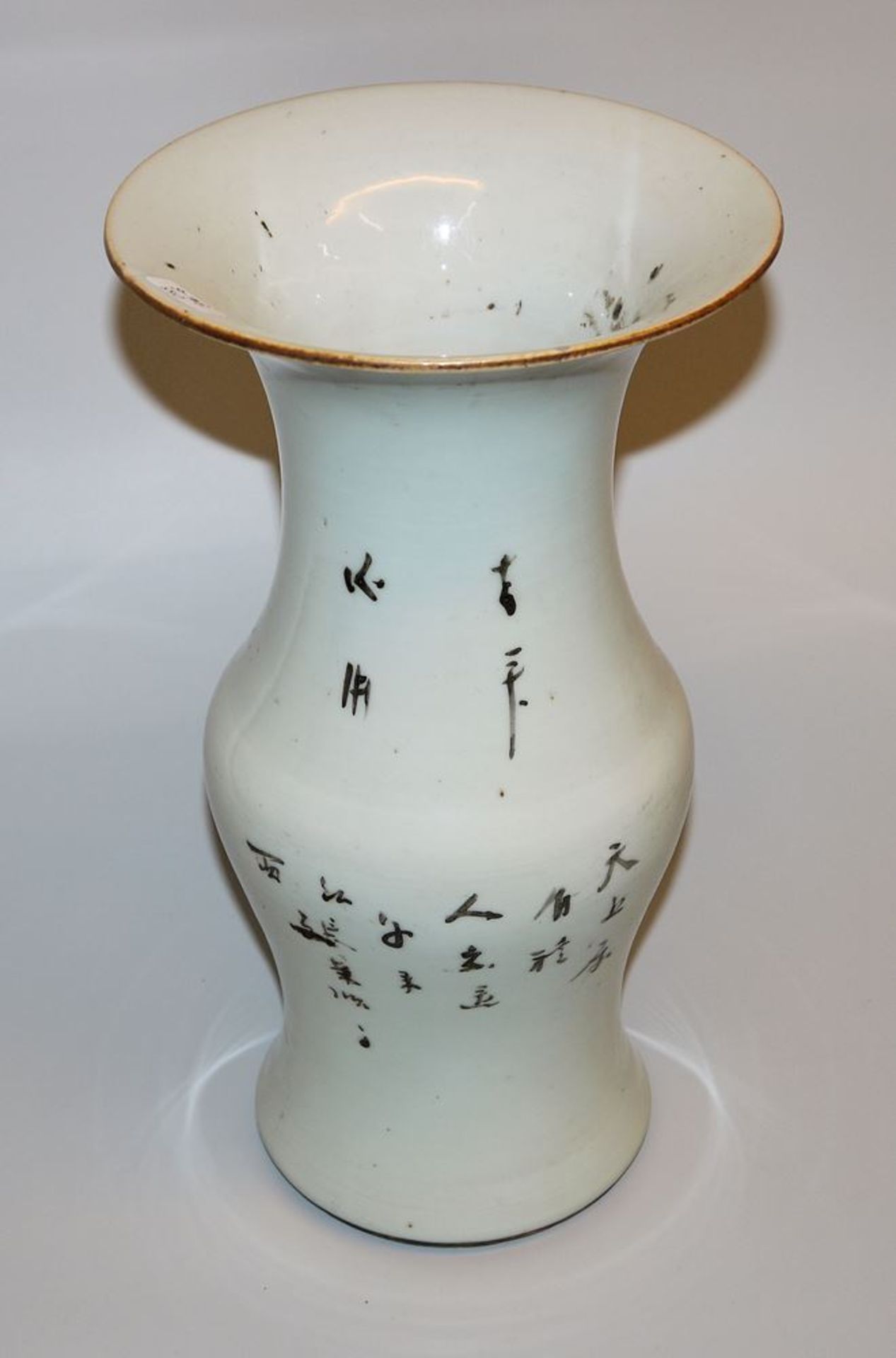 Porzellanvase mit dem "Prinzen auf Qilin", Republik-Zeit, China, 1. H. 20. Jh. - Bild 2 aus 3