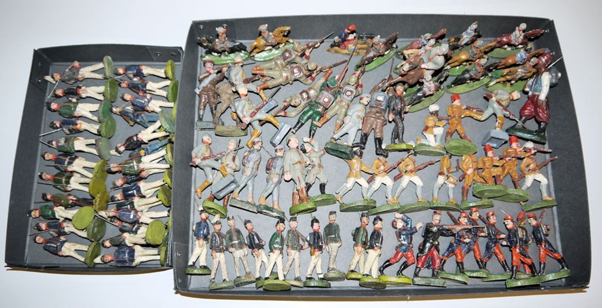 Üover 80 massed soldiers of the imperial period