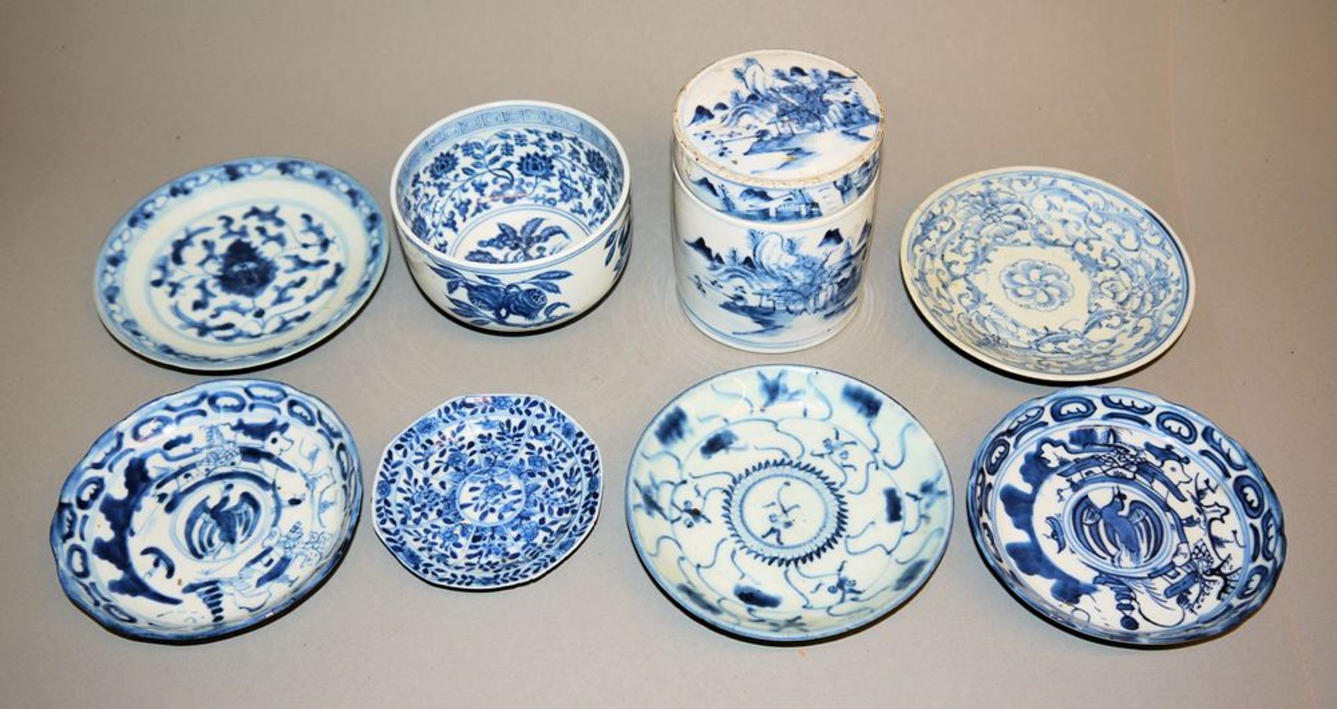 Dish, bowl and six plates in blue-whiteß-porcelain, China 18th-20th century.