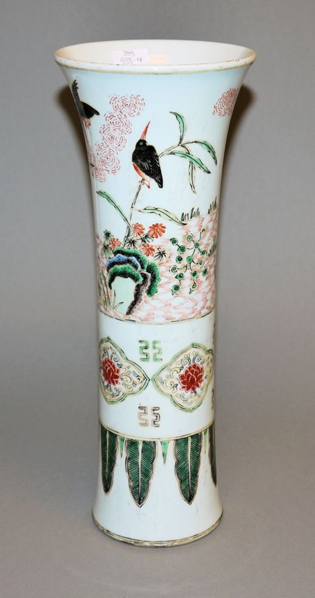 Gu-Vase in famille verte der Qing-Zeit, China 18.-19. Jh. - Bild 3 aus 5