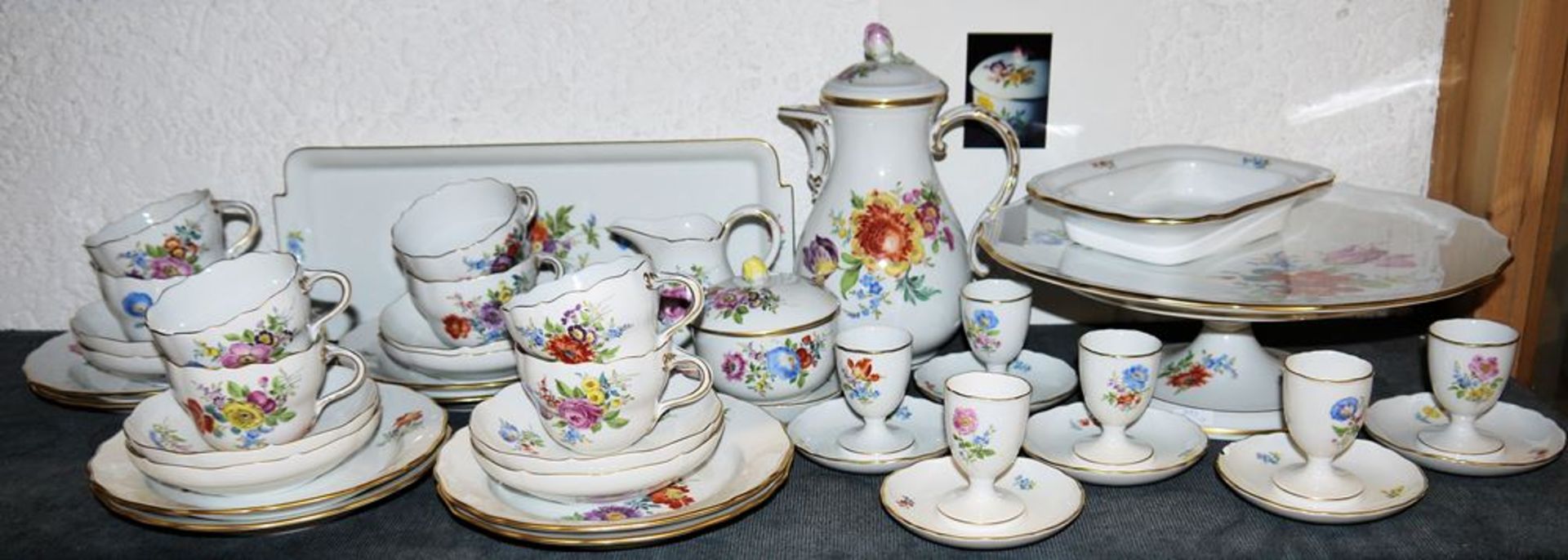 Porcelain coffee service with flowers für 8 persons, Meißen, 1st choice
