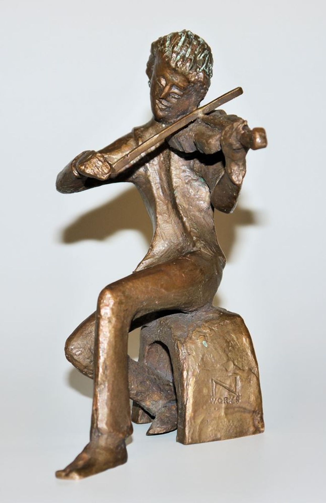 Gustav Nonnenmacher, "The Violinist", bronze sculpture