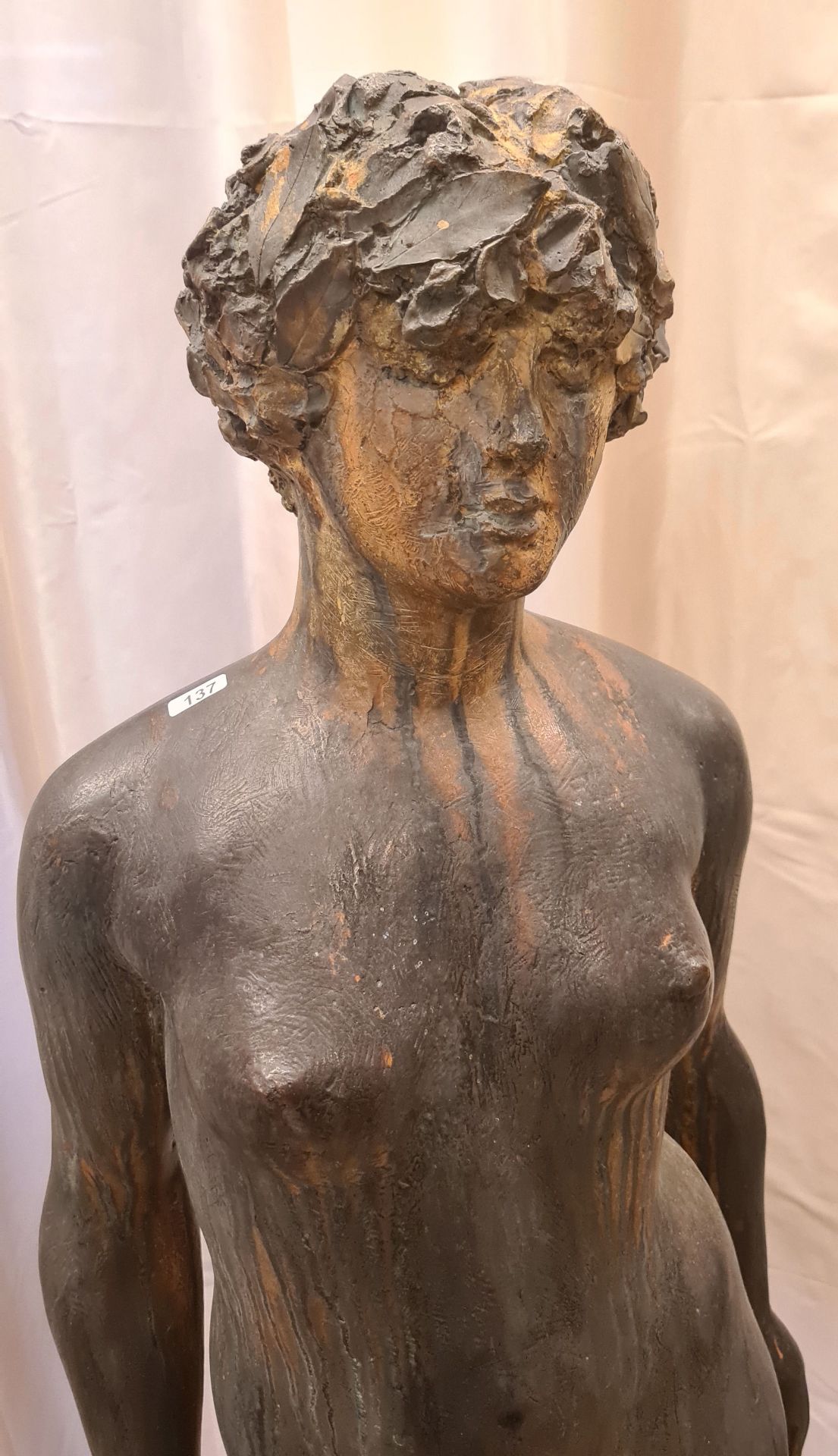 Karl-Heinz Krause, Large standing nude with laurel branch, signed bronze from 1991 - Image 6 of 9