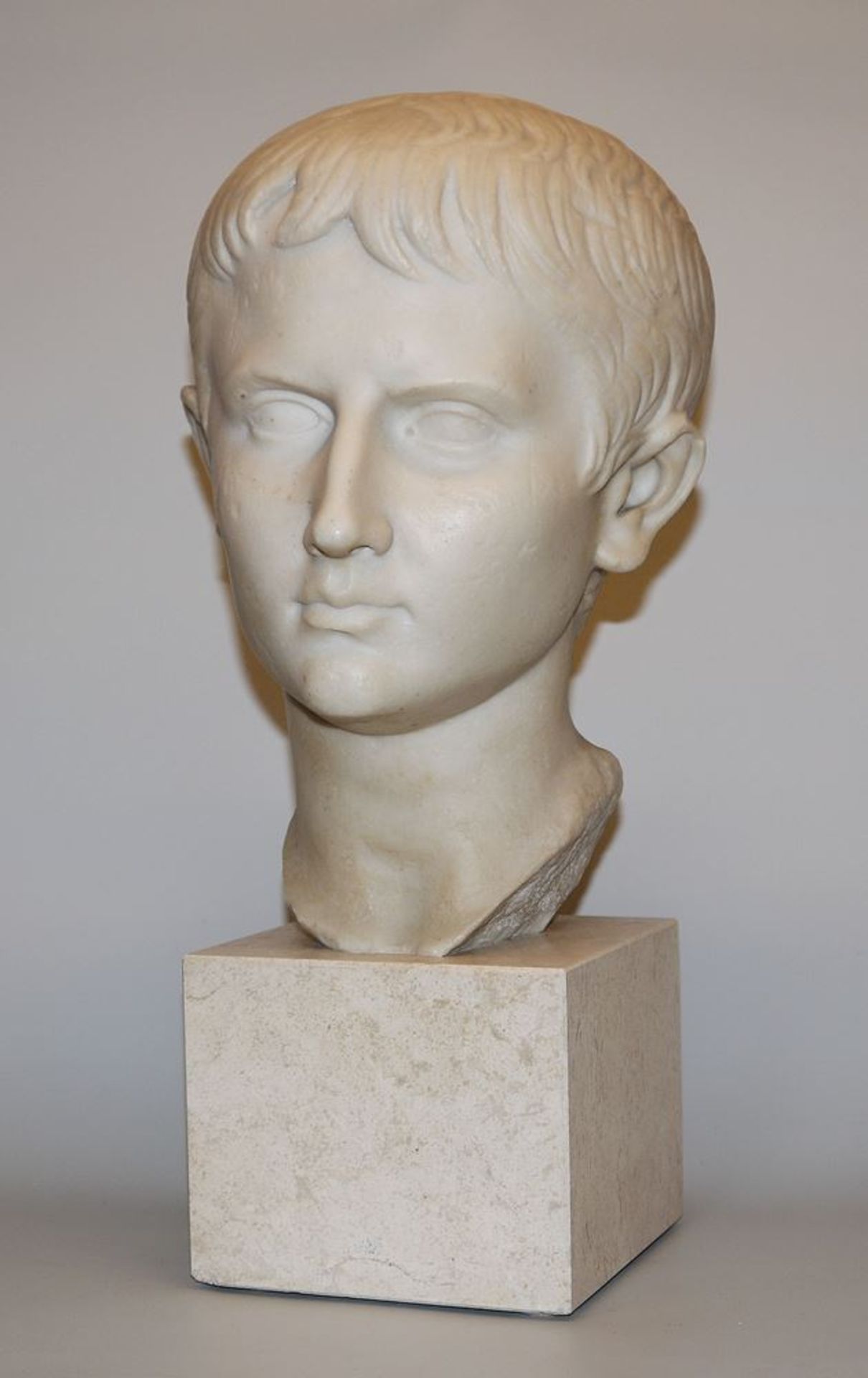 Portrait of the youthful Römish Emperor Augustus, museum replica, art casting, Ars Mundi