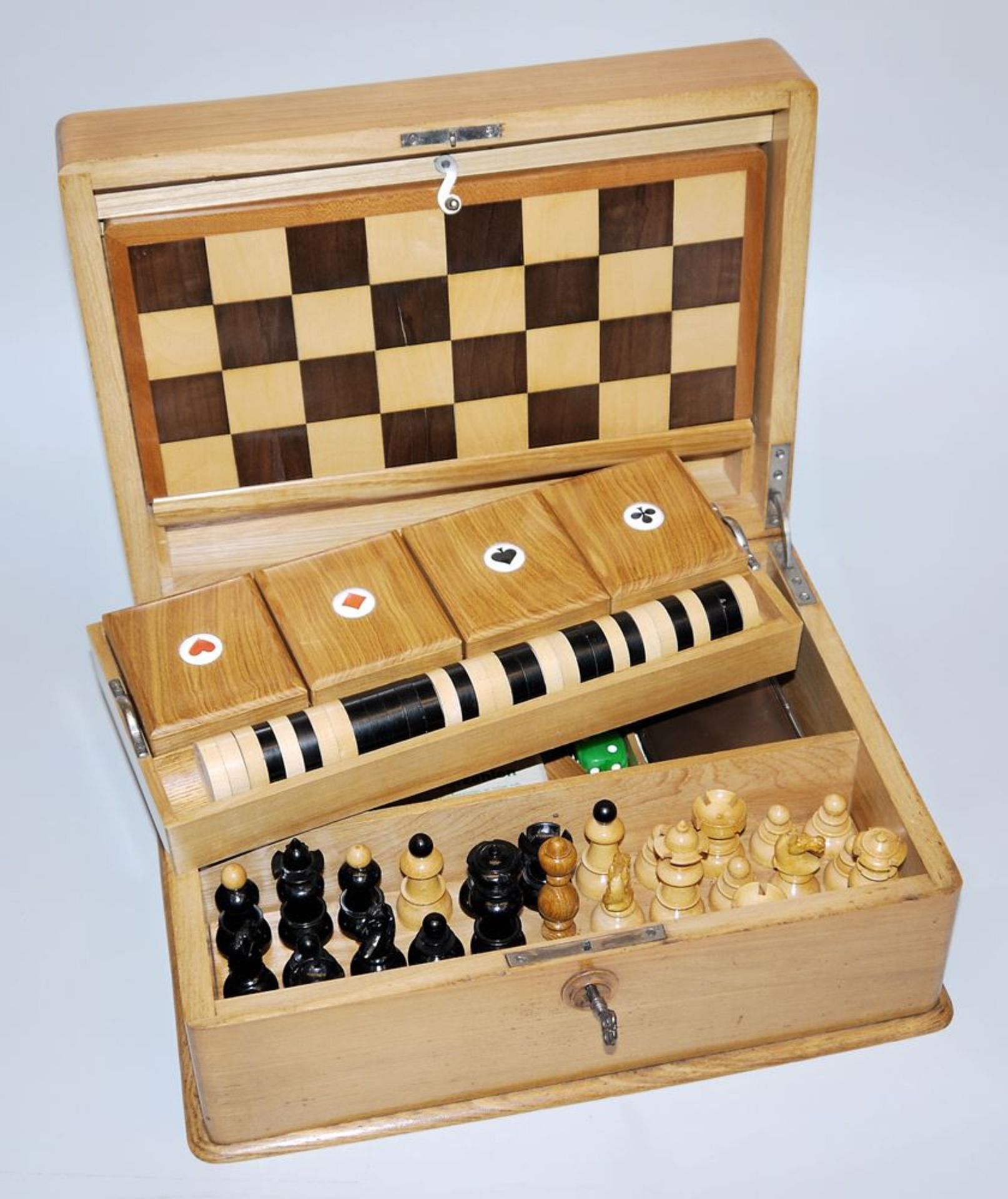 Game collection in a fine wooden case, 1st half of the 20th century