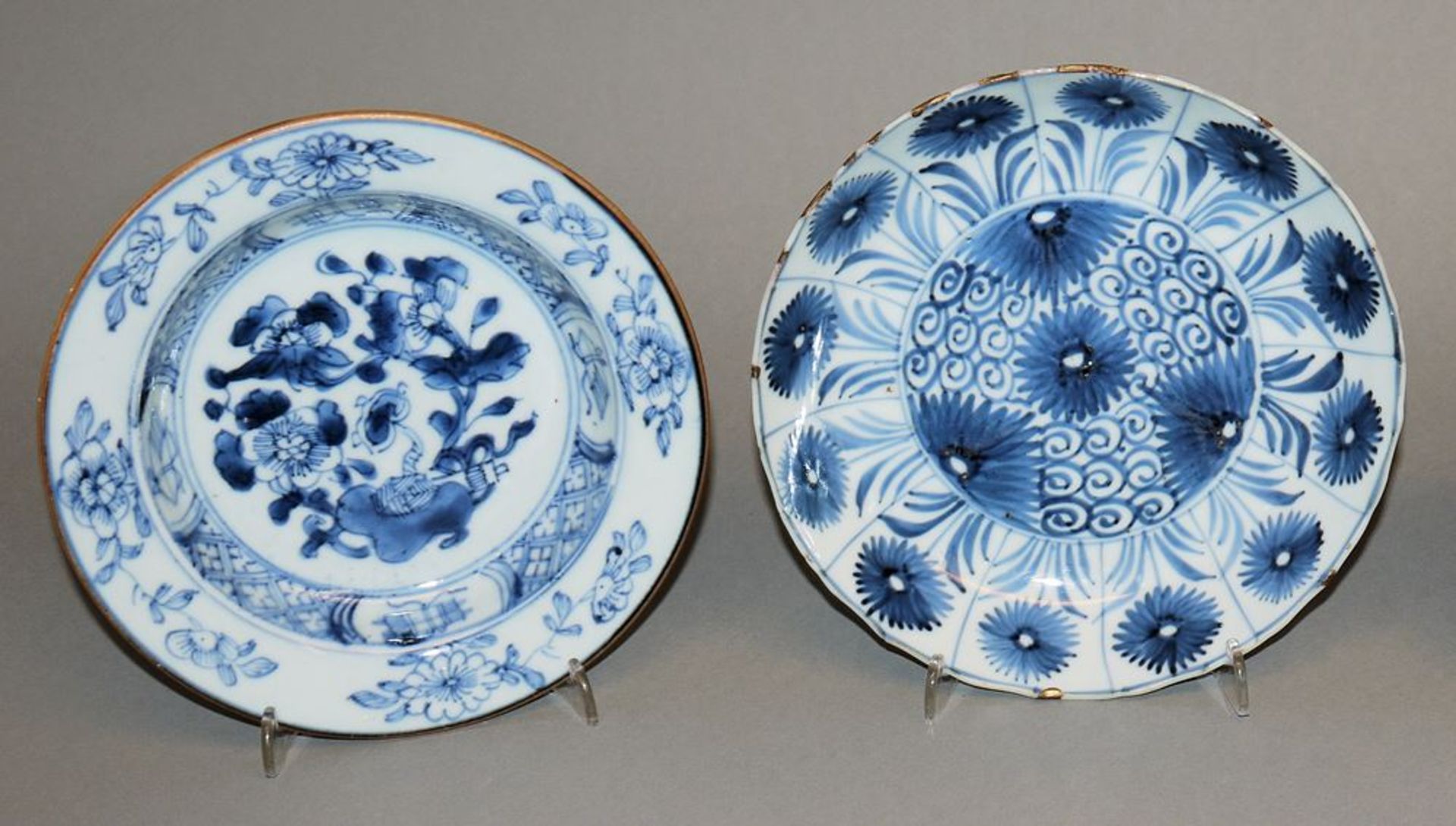 Zwei Blauweiß-Teller der Kangxi-Zeit, China um 1700