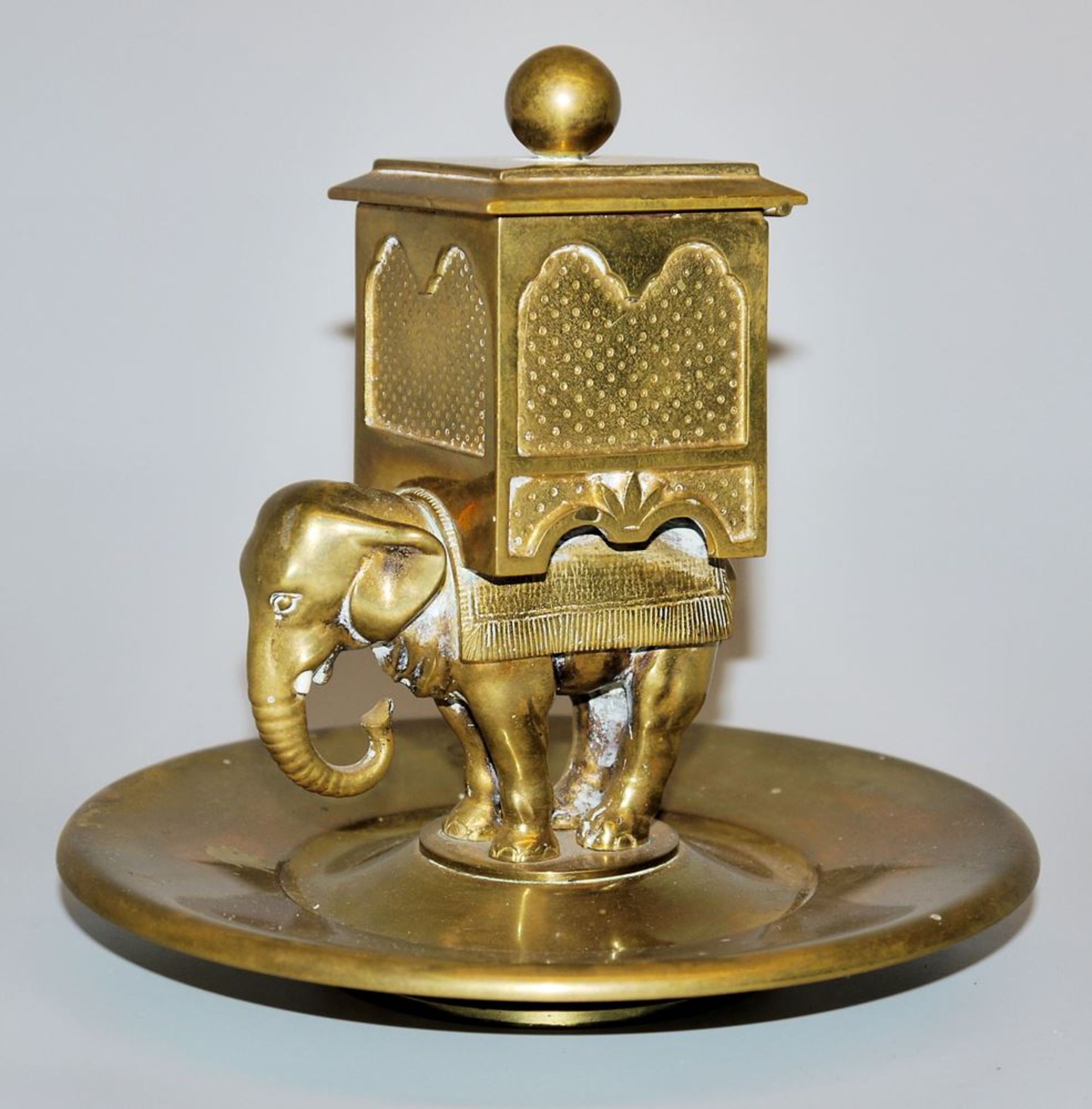 Elephant as chinoiserie inkwell of bronze, probably France circa 1900