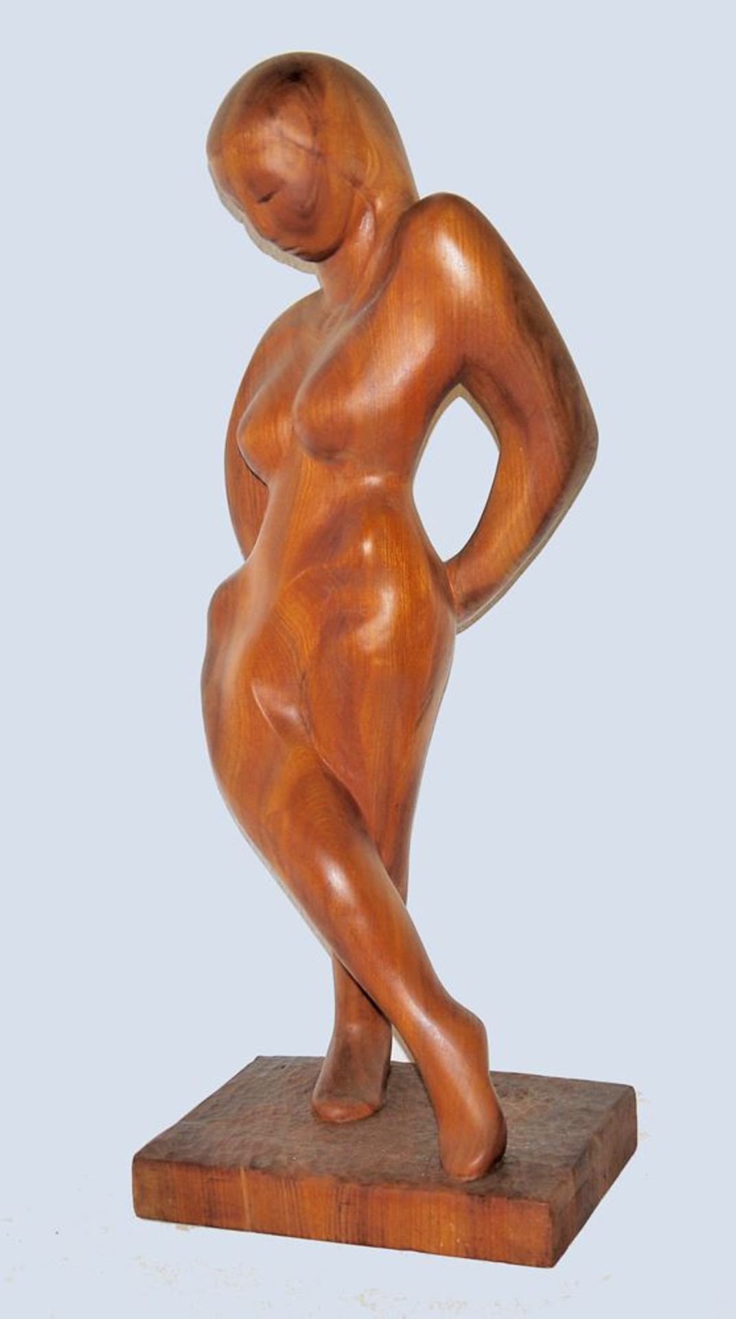 Ortrud Heuser-Hickler, Standing, wood sculpture from 1986