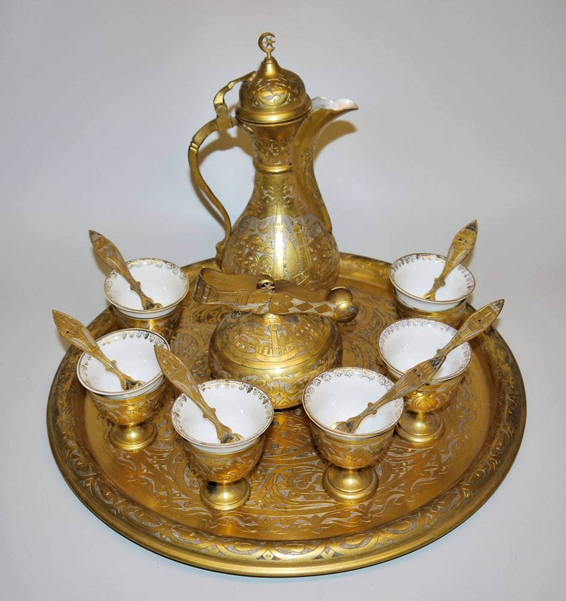 Mocha service for 6 persons on tray, gilt copper/porcelain, Türkey, 1st half 20th century.