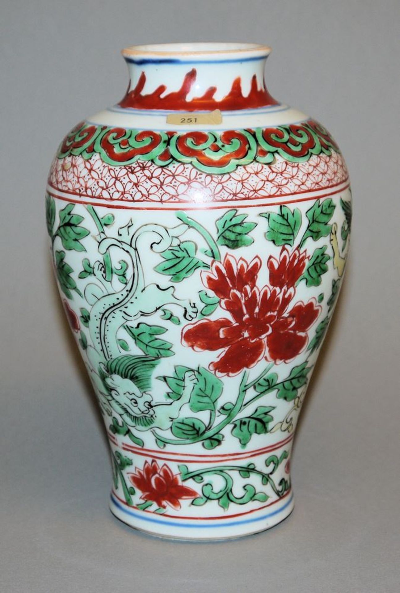 Wucai-Balustervase der Kangxi-Zeit, China um 1700 - Bild 2 aus 3