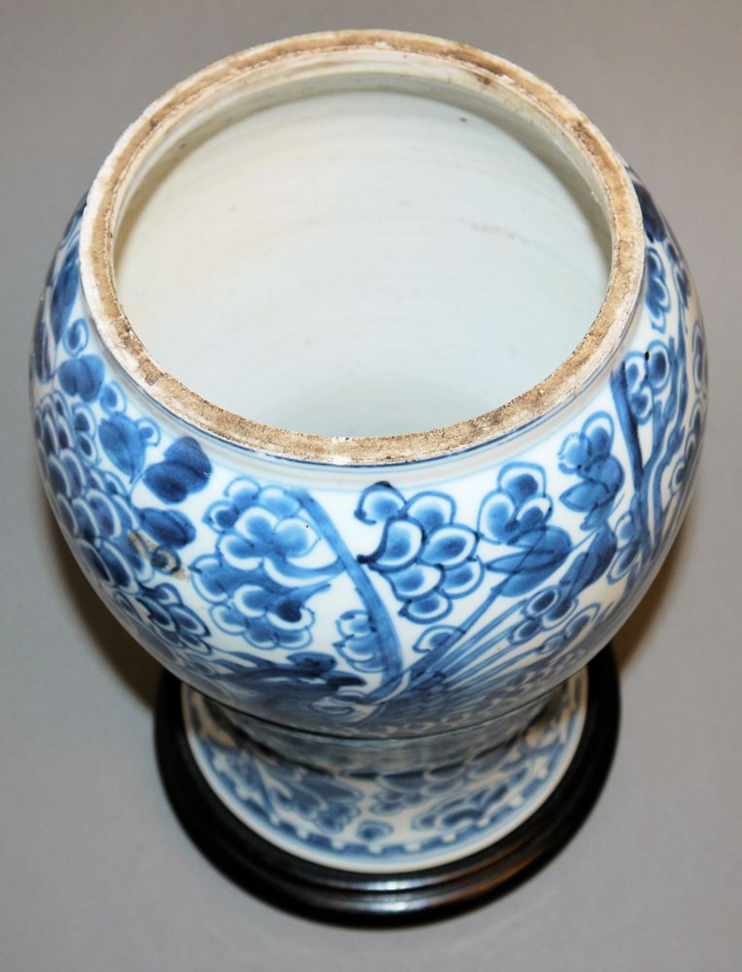 Blauweiß-Balustervase mit Phönix-Dekor, Qing-Zeit, China 19. Jh. - Bild 2 aus 4