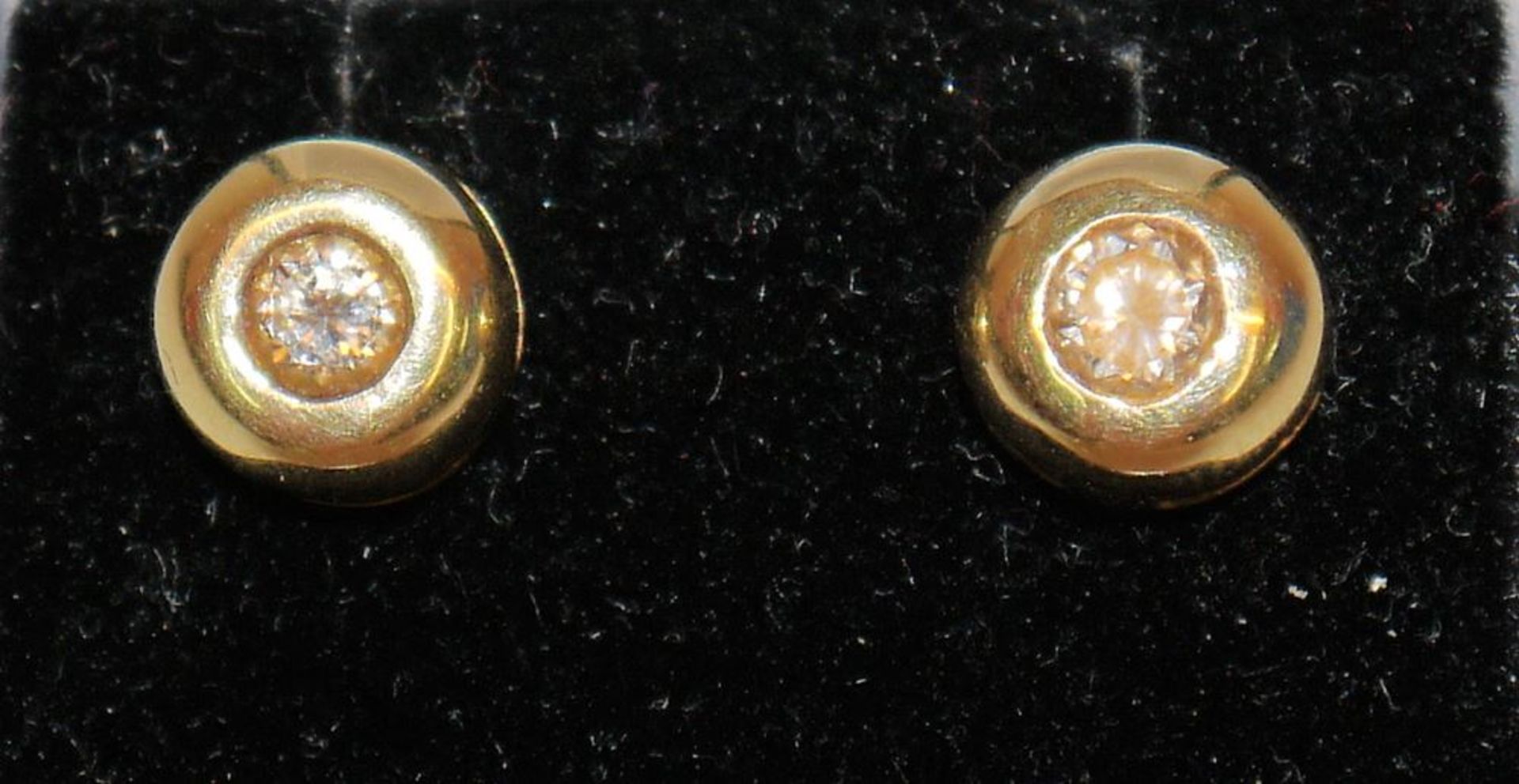 Ear studs with diamonds, gold