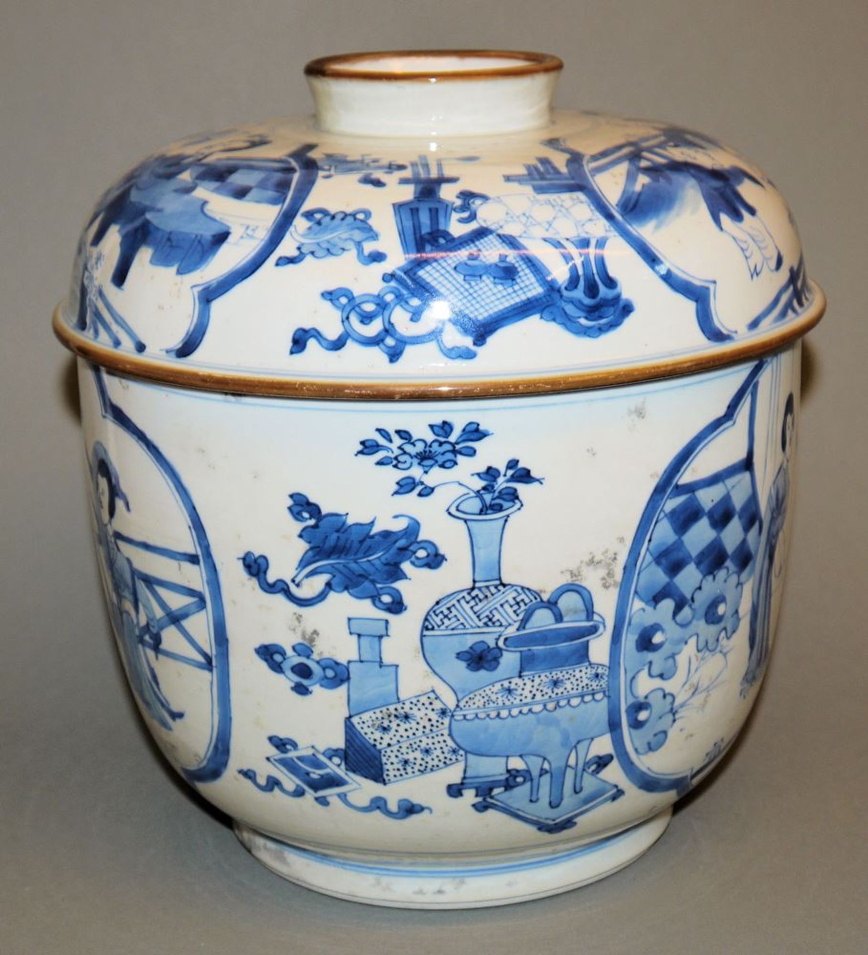 Großer Blauweiß-Speisetopf mit Deckel, Kangxi- oder Guangxu-Zeit, China um 1700 oder 1900 - Bild 2 aus 6